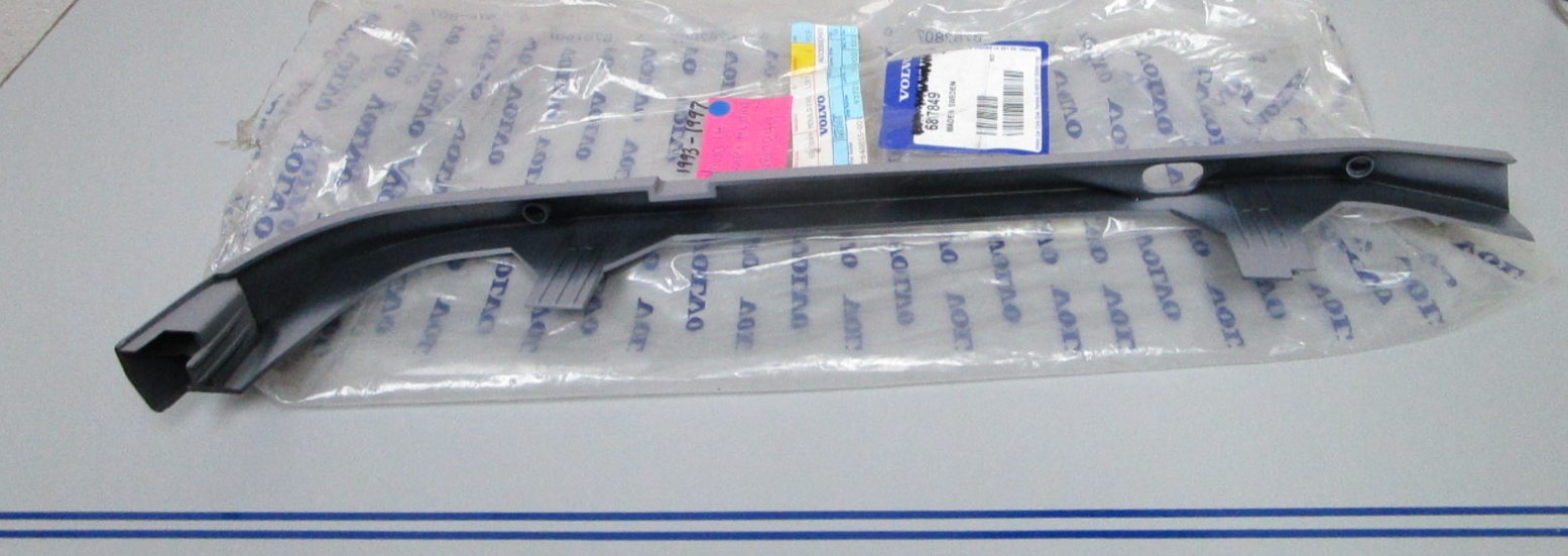 NEW OEM 6817849 Volvo Penta 1993- 1997 LH Lower Molding 0720