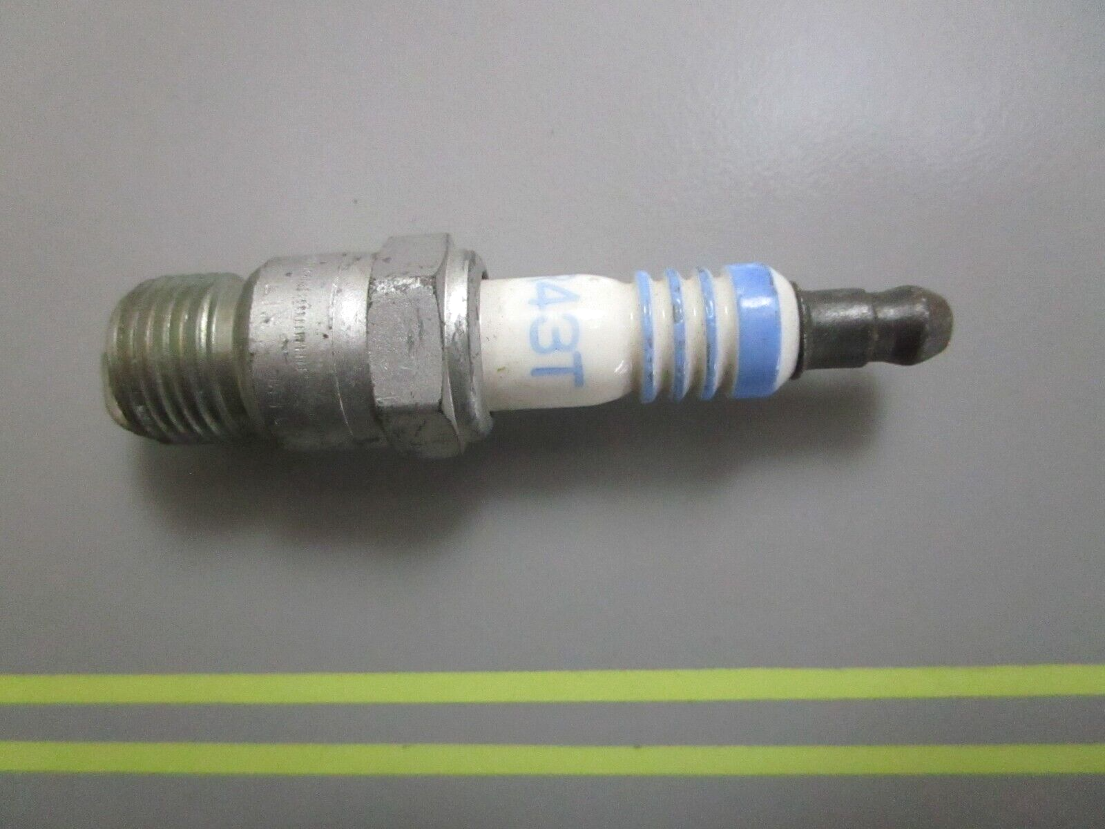 *NEW* 0810 AC Delco Spark Plug MR43T