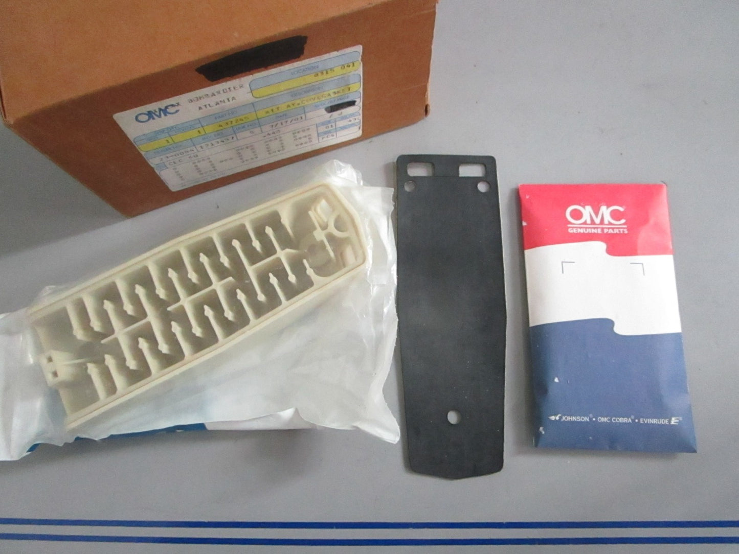 NEW OEM 437245 0437245 OMC Johnson Evinrude Cover & Gasket Kit Assy 0820