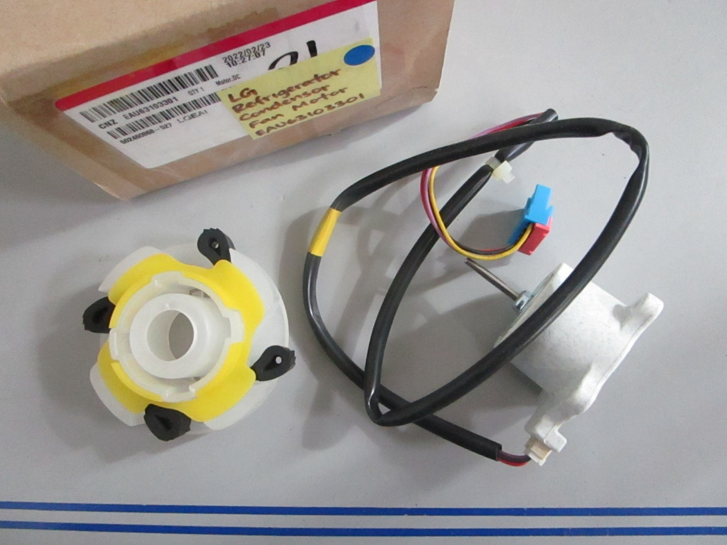 *NEW OEM* 0820 LG Refrigerator Condenser Fan Motor EAU63103301