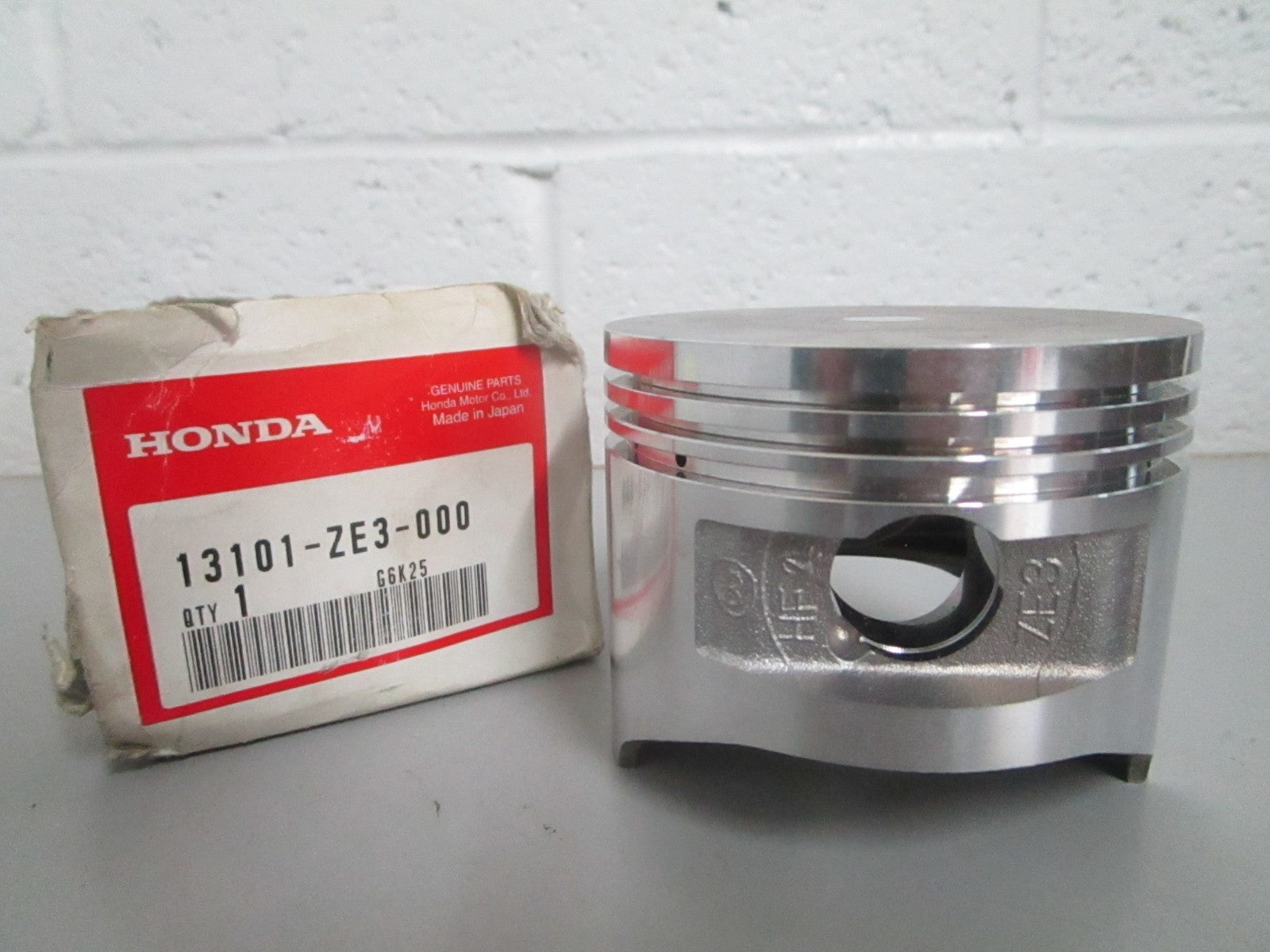 *NEW OEM* 0820 Honda Piston 13101-ZE3-000