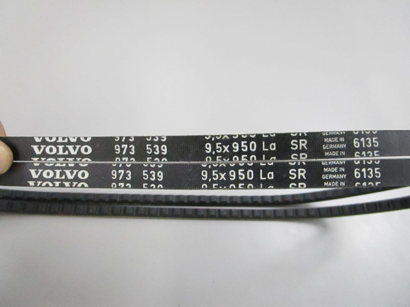 NEW OEM 976483 Volvo Penta V-Belt Set 0810