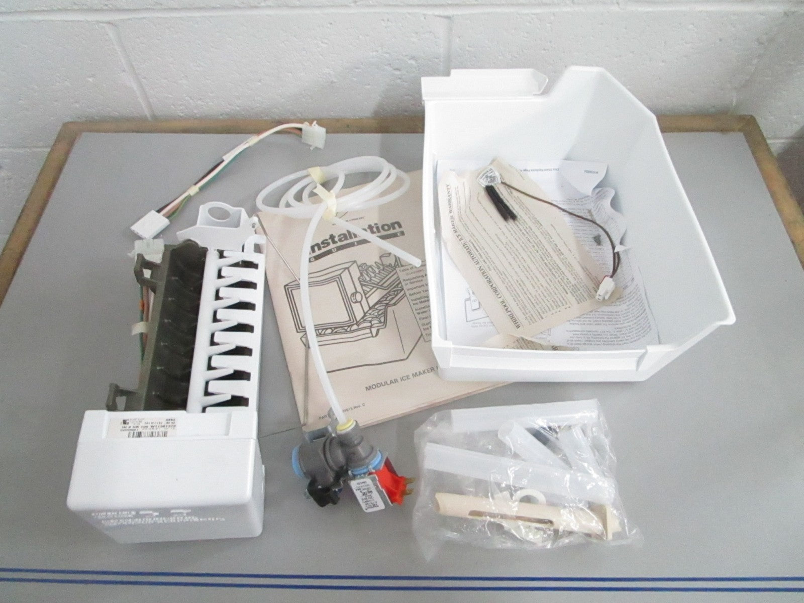 *NEW OEM* 0820 Whirlpool Ice Maker Kit ECKMF95
