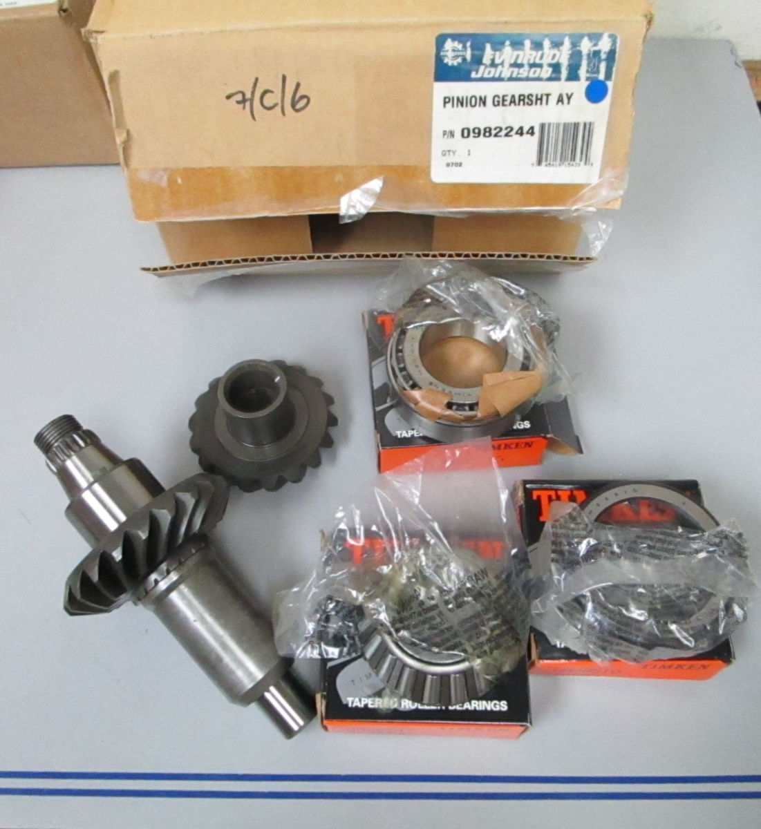 *NEW OEM* 0720 OMC Johnson Evinrude Ball Gear Shaft & Pinion Ay 982244 0982244