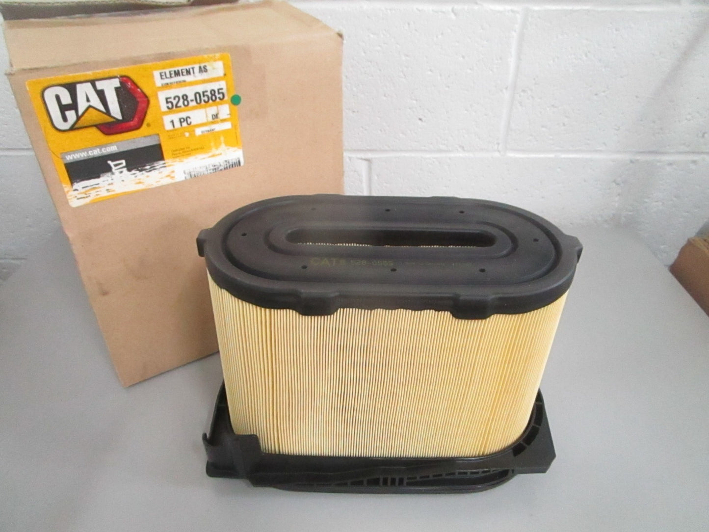 Caterpillar NEW OEM Air Filter Assy 528-0585 Engine D3K2 D5K2 420F2 0820