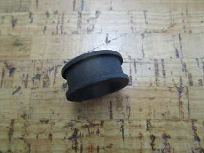 *NEW OEM* 0810 OMC Johnson Evinrude Grommet 316132 0316132