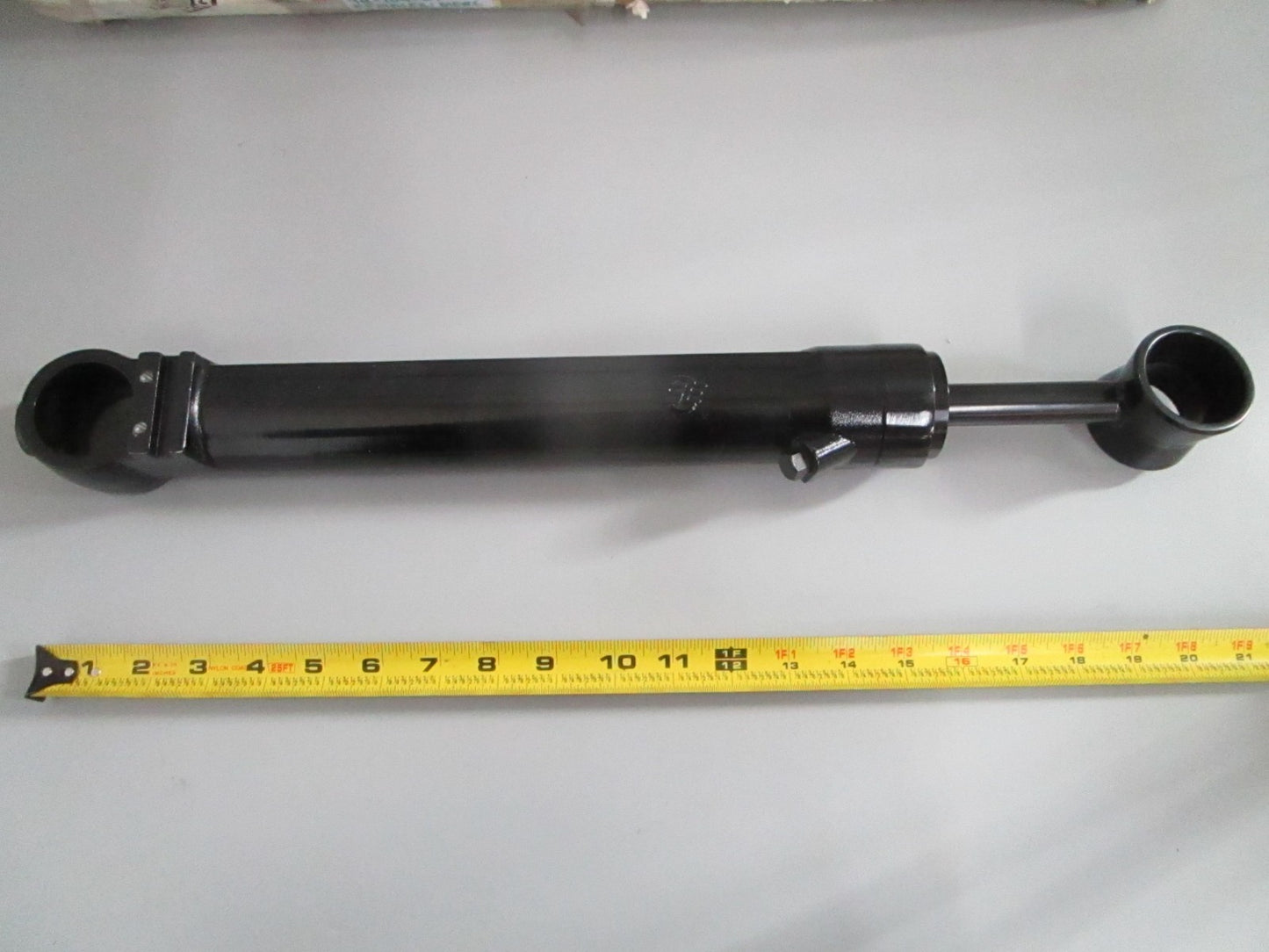 NEW 9B-104-01 SEI Alpha I Sterndrive STBD Trim Cylinder Rep: 98704A3 Merc 0820