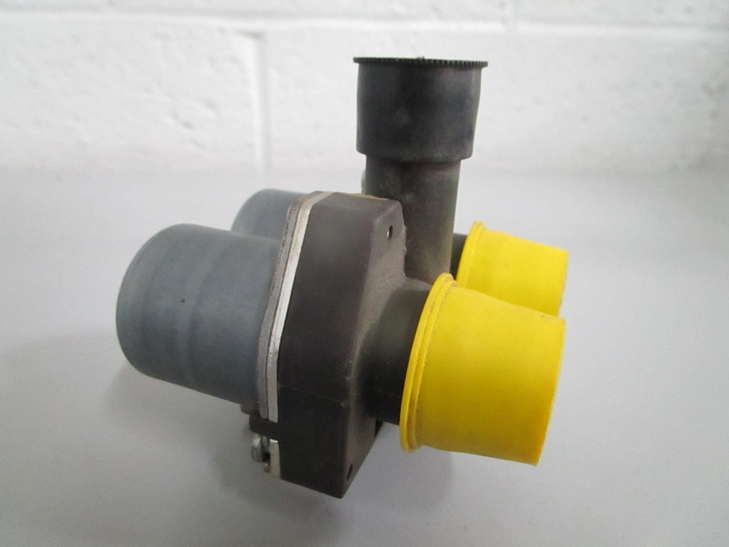 NEW OEM 0048302084 Mercedes-Benz HVAC Heater Control Valve 0820