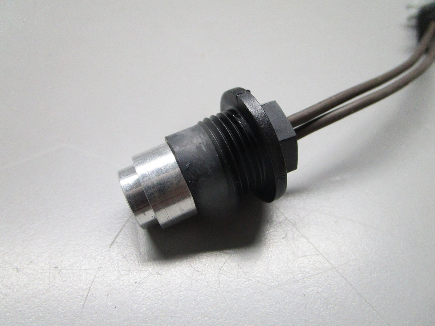 *NEW OEM* 0820 Volvo Penta Temperature Sensor 23117173