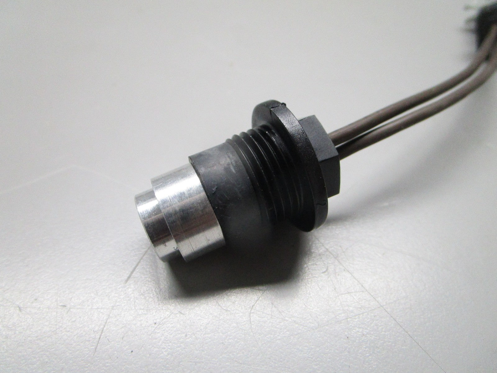 *NEW OEM* 0820 Volvo Penta Temperature Sensor 23117173