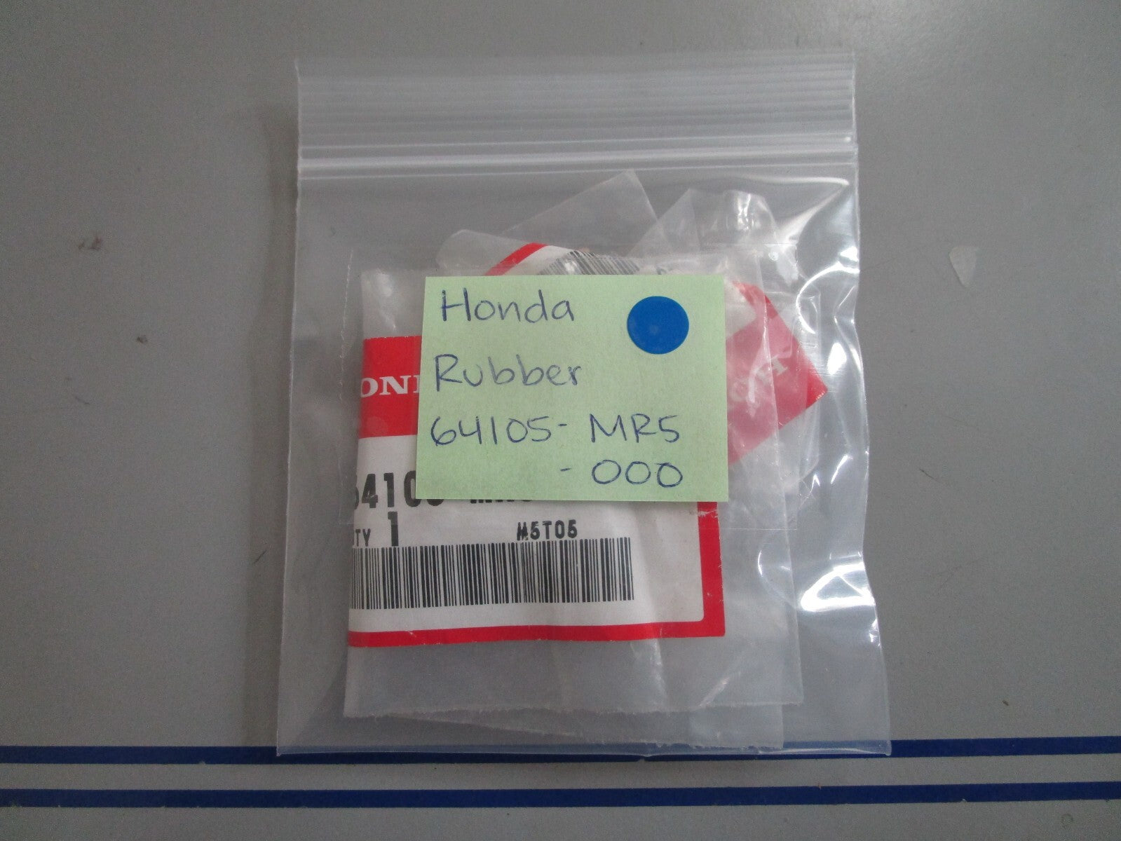 *NEW OEM* (LOT OF 2) 0810 Honda Rubber 64105-MR5-000