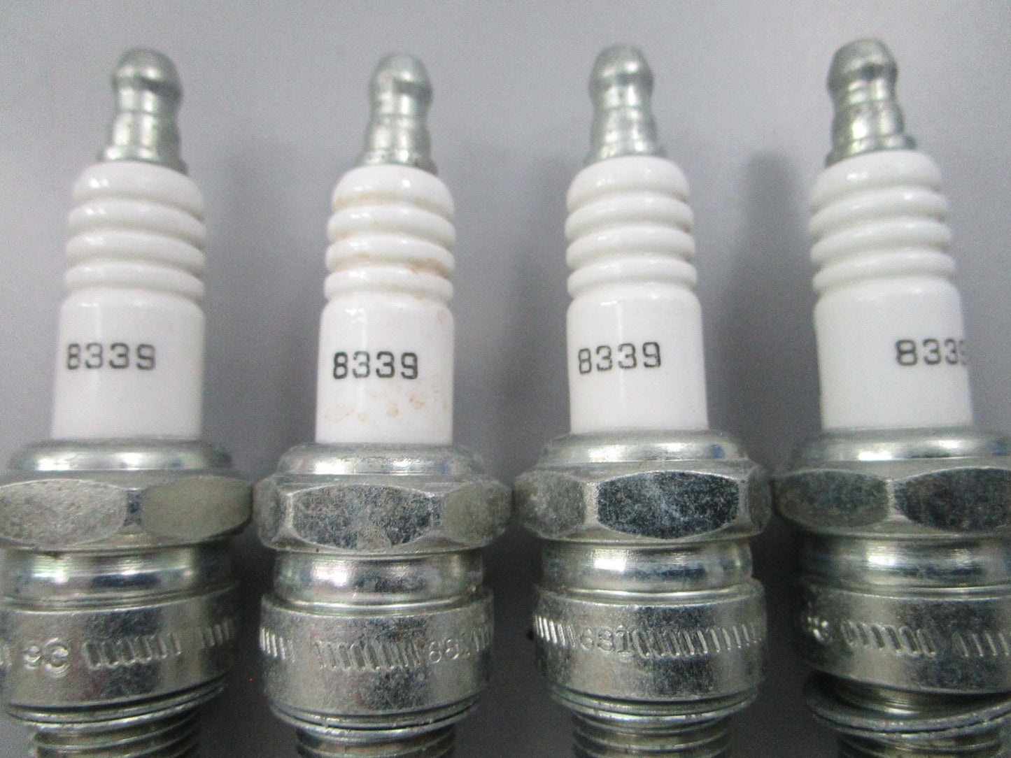 NEW (LOT OF 4) 8339 Champion Spark Plug 0810