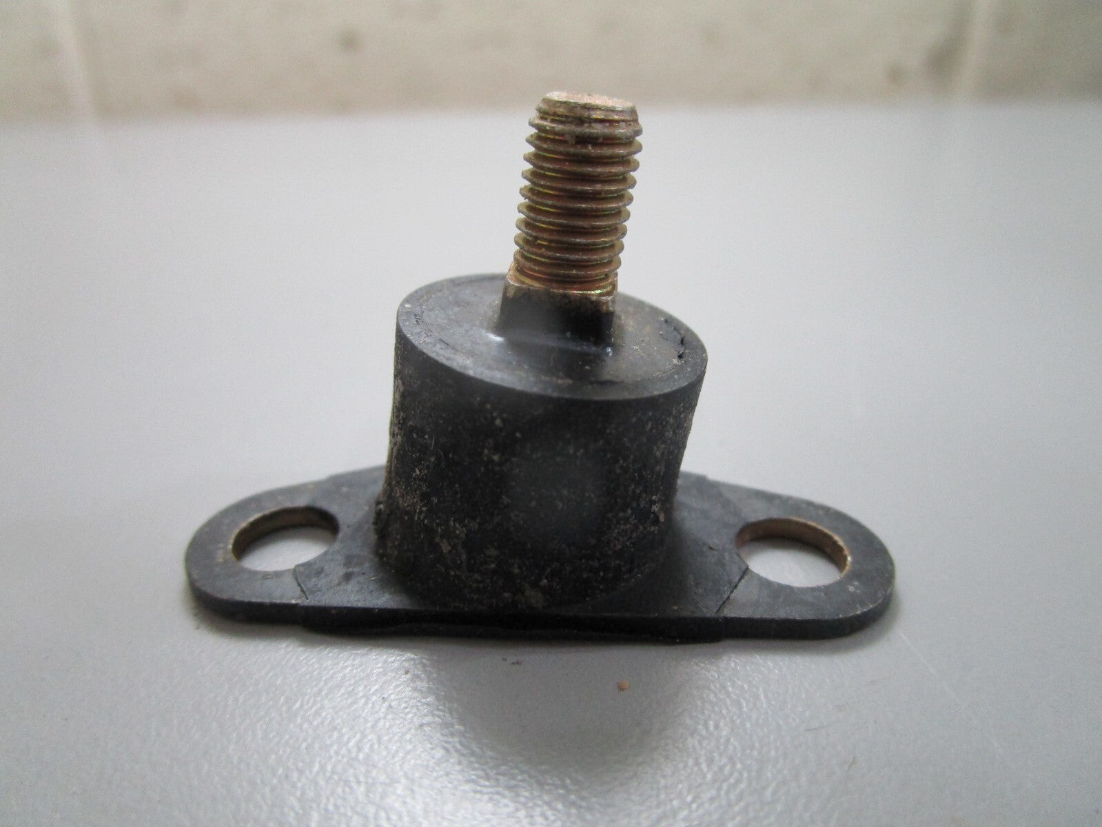 *NEW OEM* 0820 Mercury Quicksilver Mount 39145