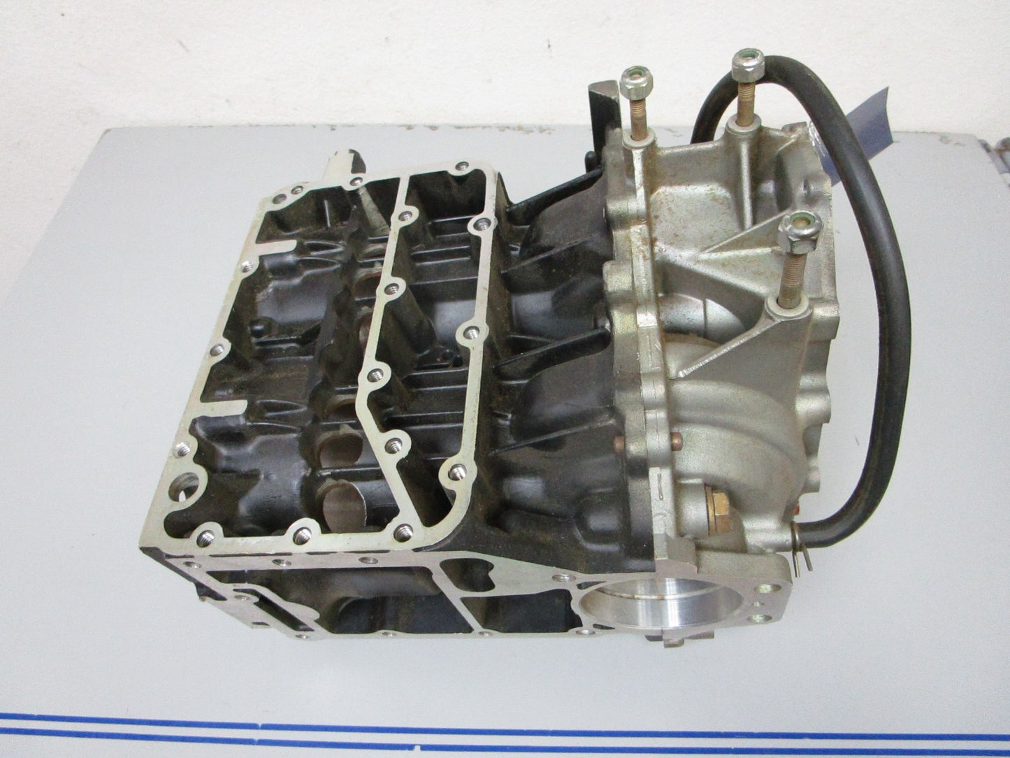 *NEW OEM* 0720 OMC Johnson Evinrude 83' 84' 85' 86' 40hp Cylinder Crankcase