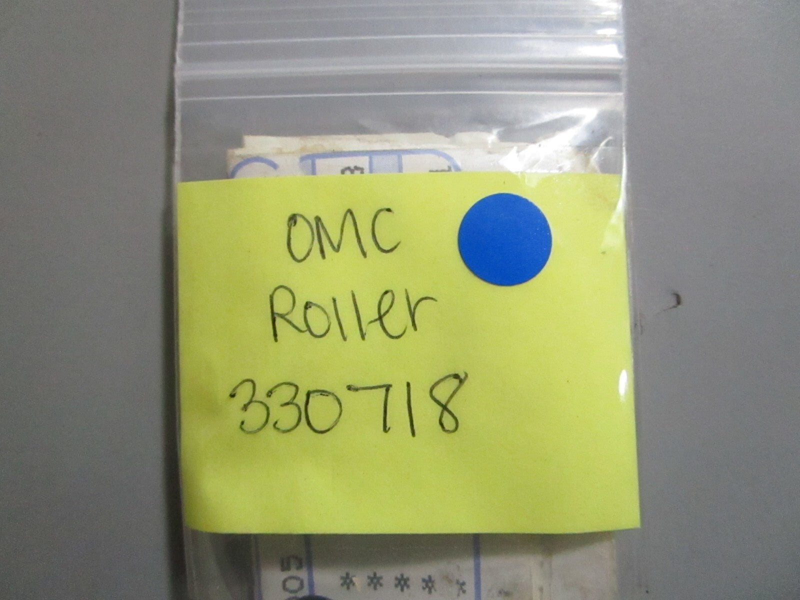 *NEW OEM* 0810 OMC Johnson Evinrude Roller 330718 0330718