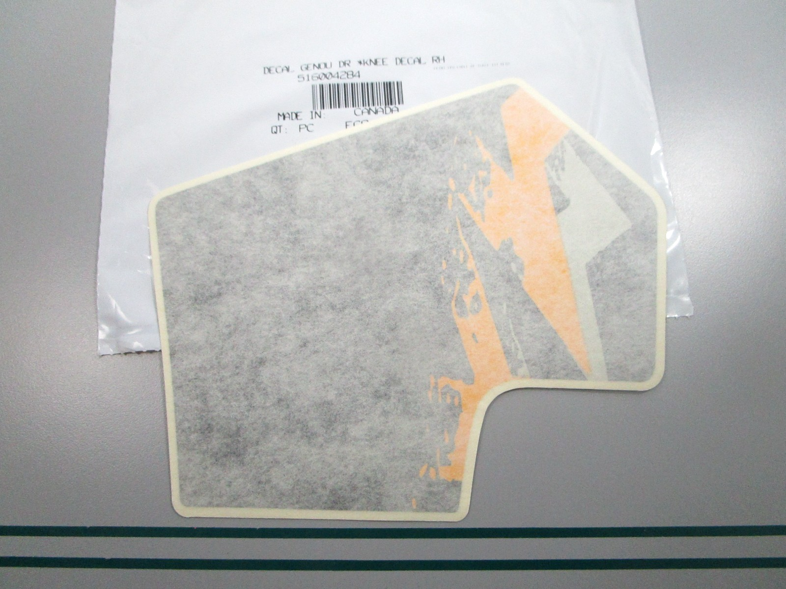 NEW 516004284 Ski-Doo RH Knee Decal 0810