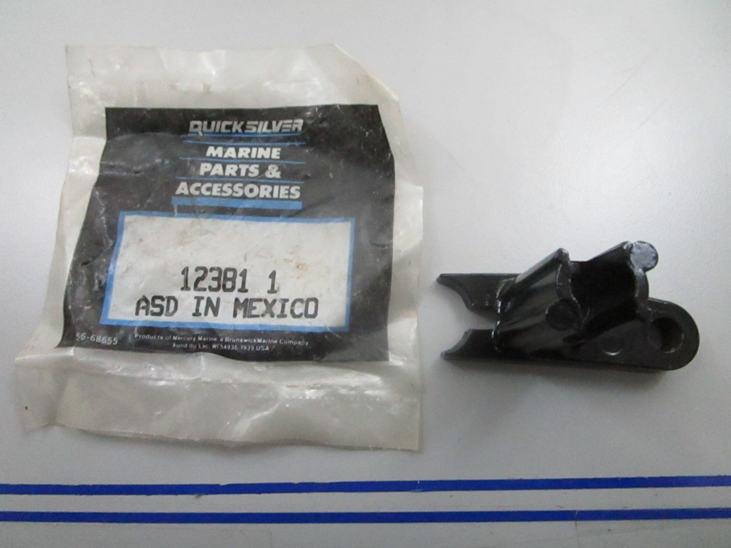 *NEW OEM* 0810 Mercury Quicksilver Retainer 123811