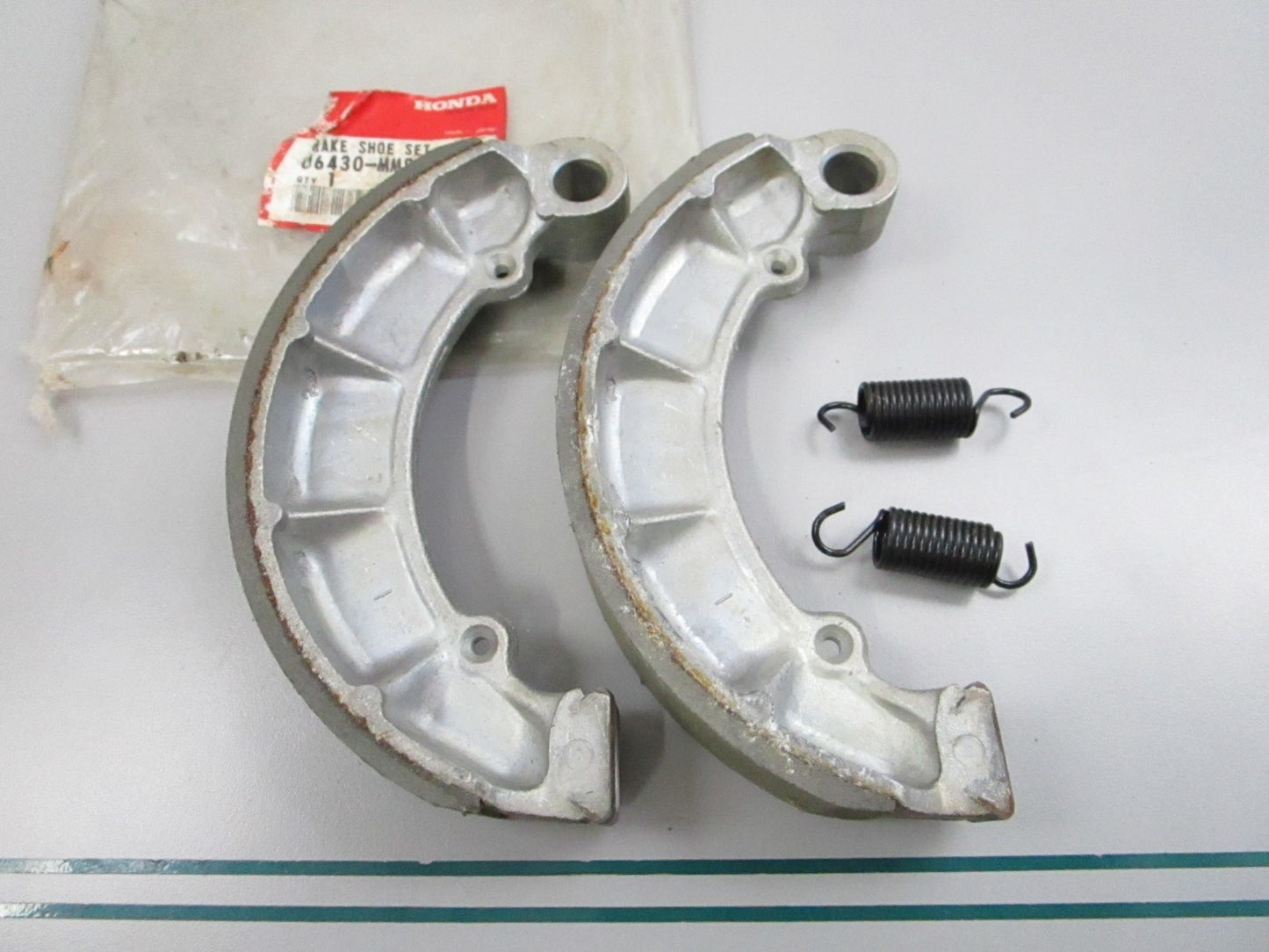NEW OEM 06430-MM8-881 Honda Brake Shoe Set 0810