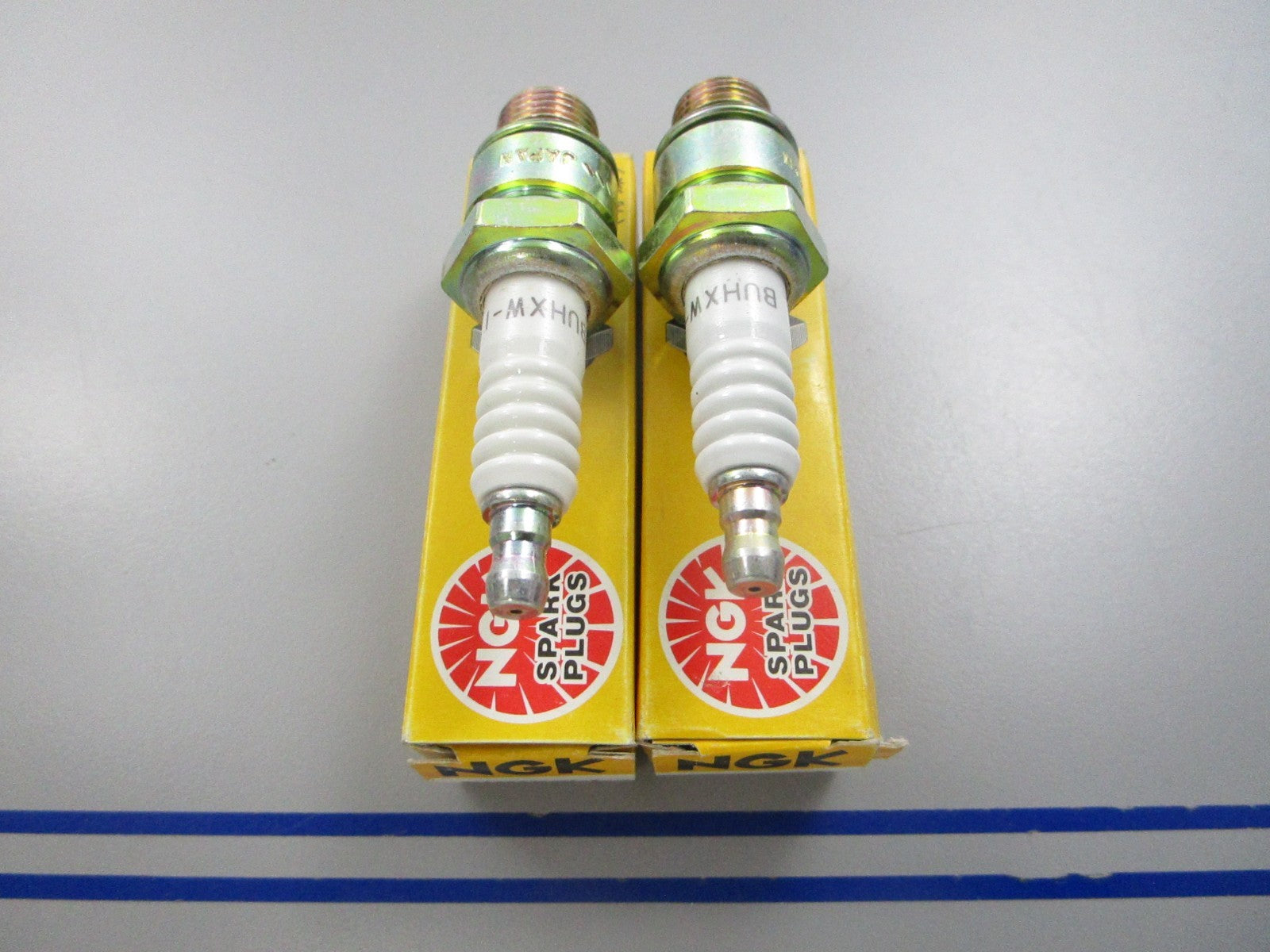 NEW (LOT OF 2) BUHXW-1 NGK Spark Plug 0810