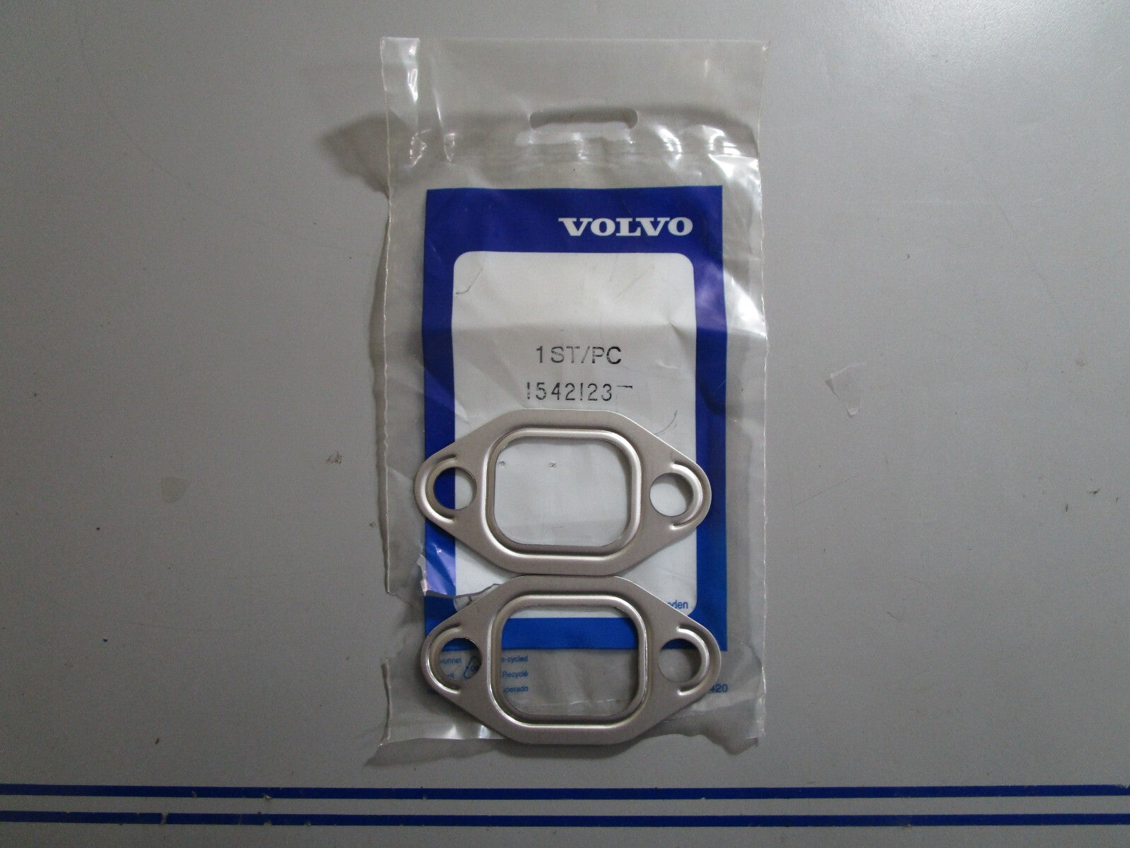 *NEW OEM* (LOT OF 2) 0810 Volvo Penta Gasket 1542123