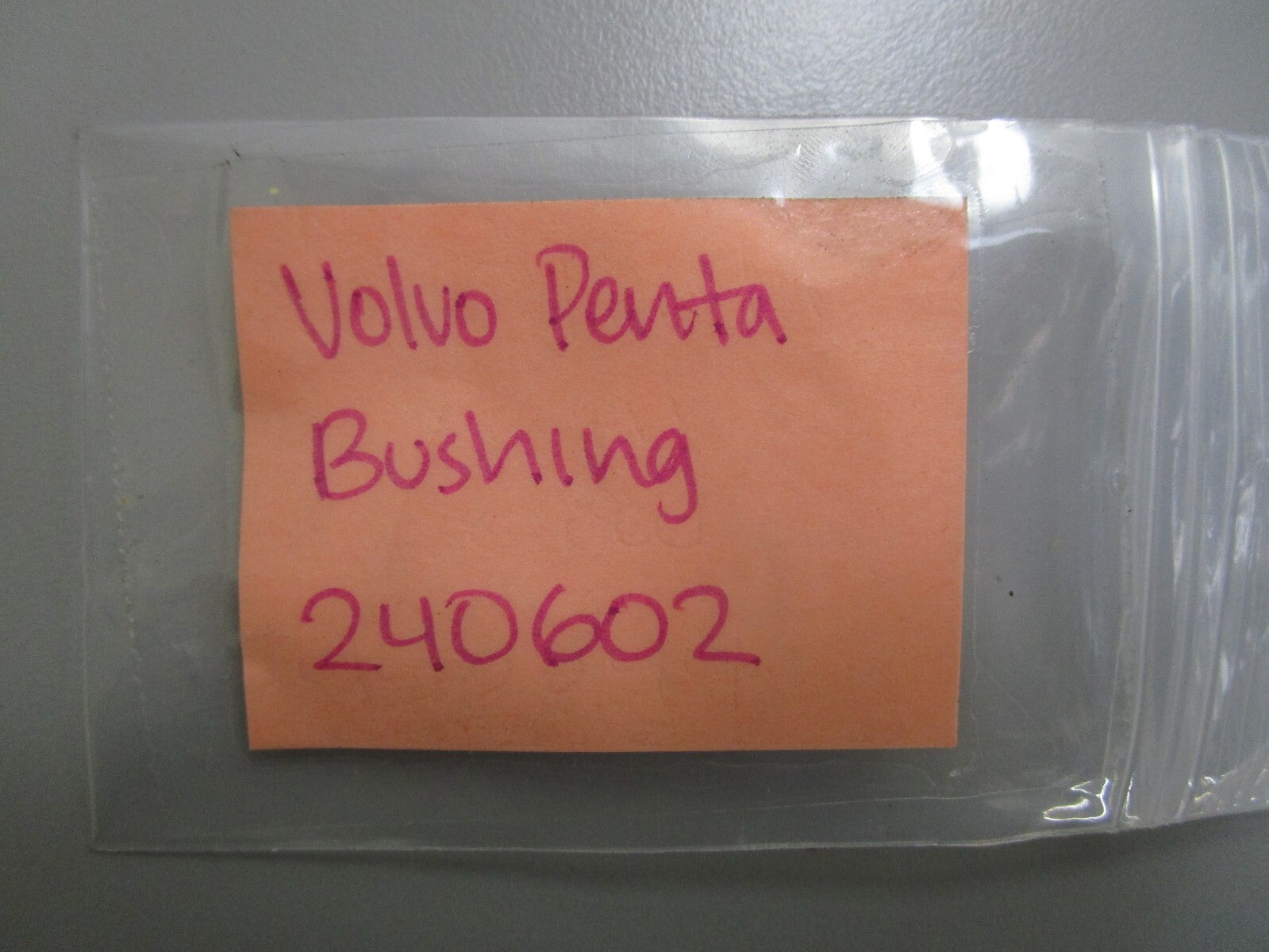 *NEW OEM* 0810 Volvo Penta Bushing 240602 0240602