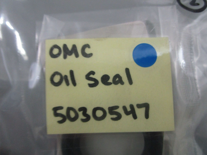 *NEW OEM* 0770 OMC Johnson Evinrude Oil Seal 5030547 05030547
