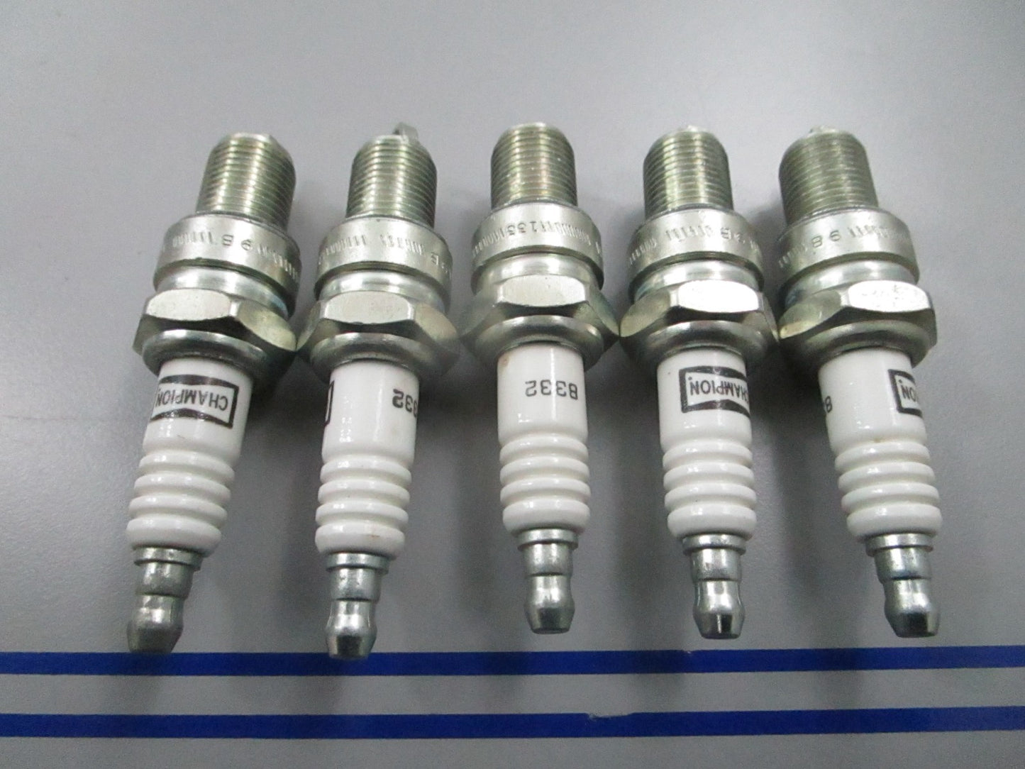 *NEW OEM* (LOT OF 5) 0810 Champion Spark Plug 8332
