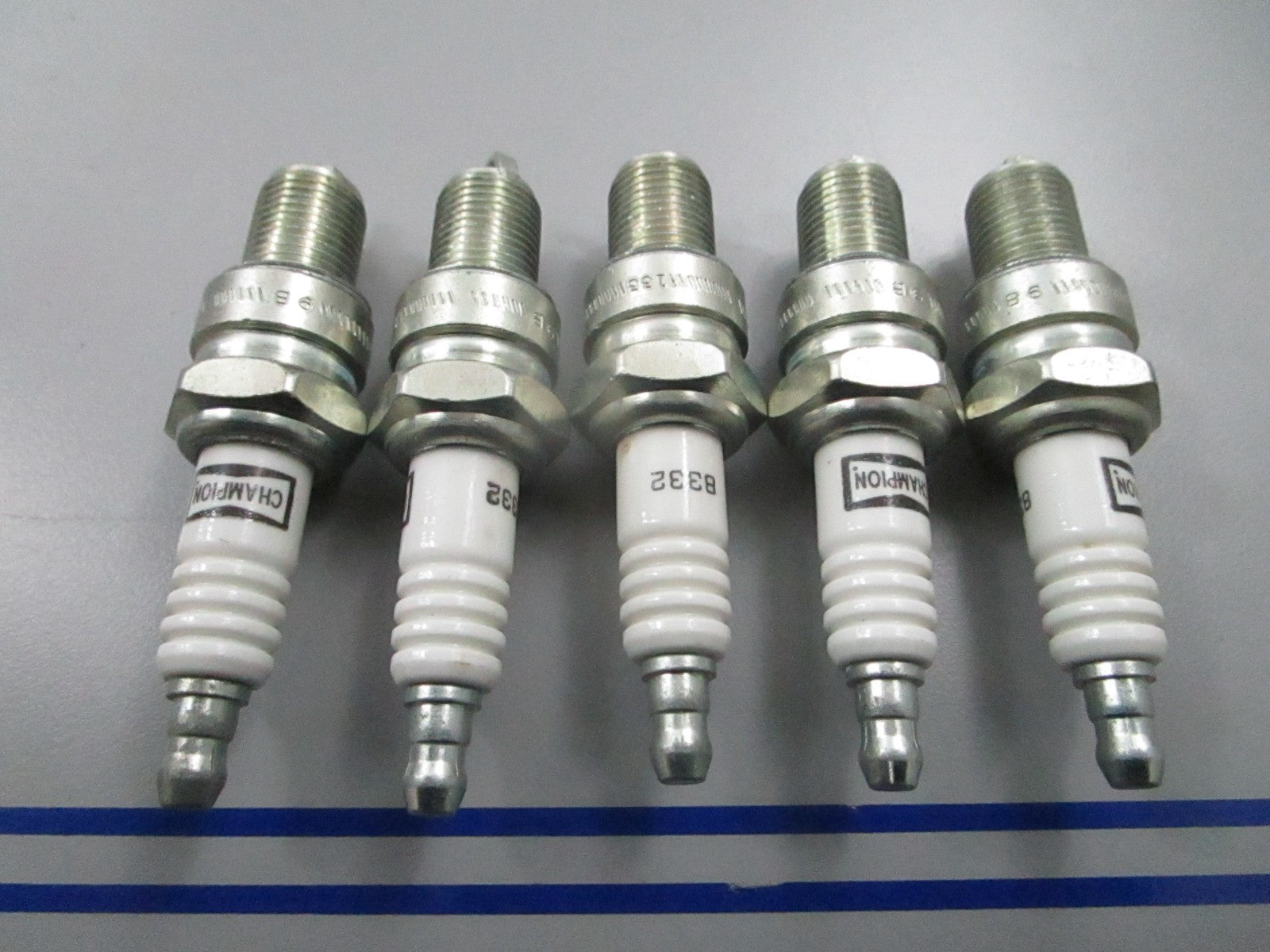 *NEW OEM* (LOT OF 5) 0810 Champion Spark Plug 8332