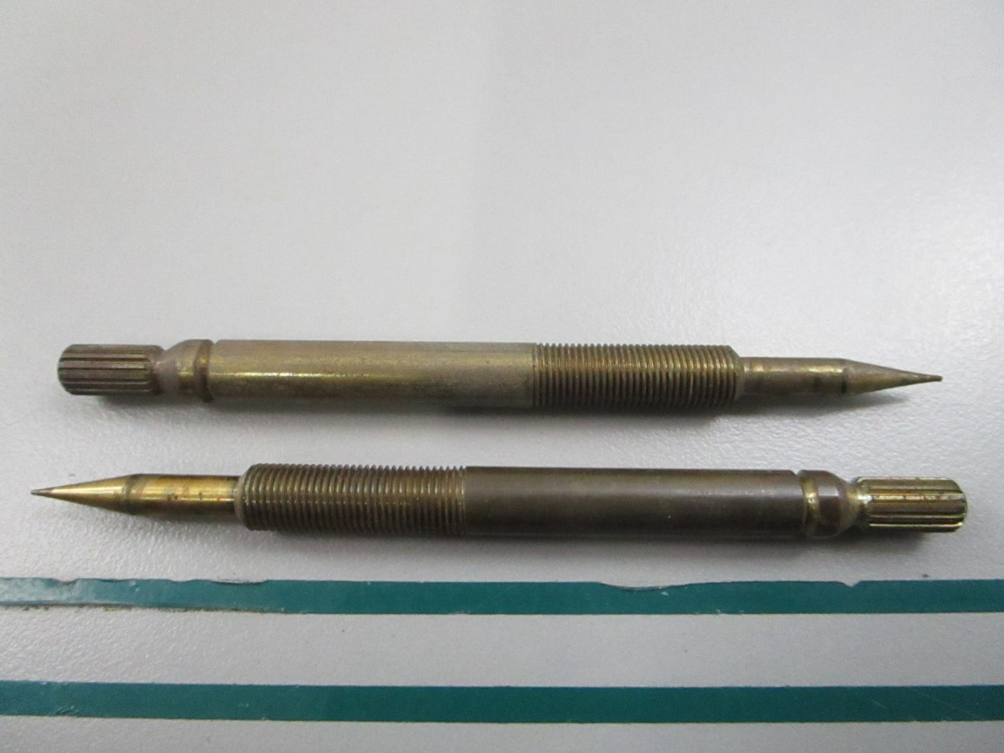 NEW OEM (LOT OF 2) 204703 0204703 OMC Johnson Evinrude Needle Valve 0810