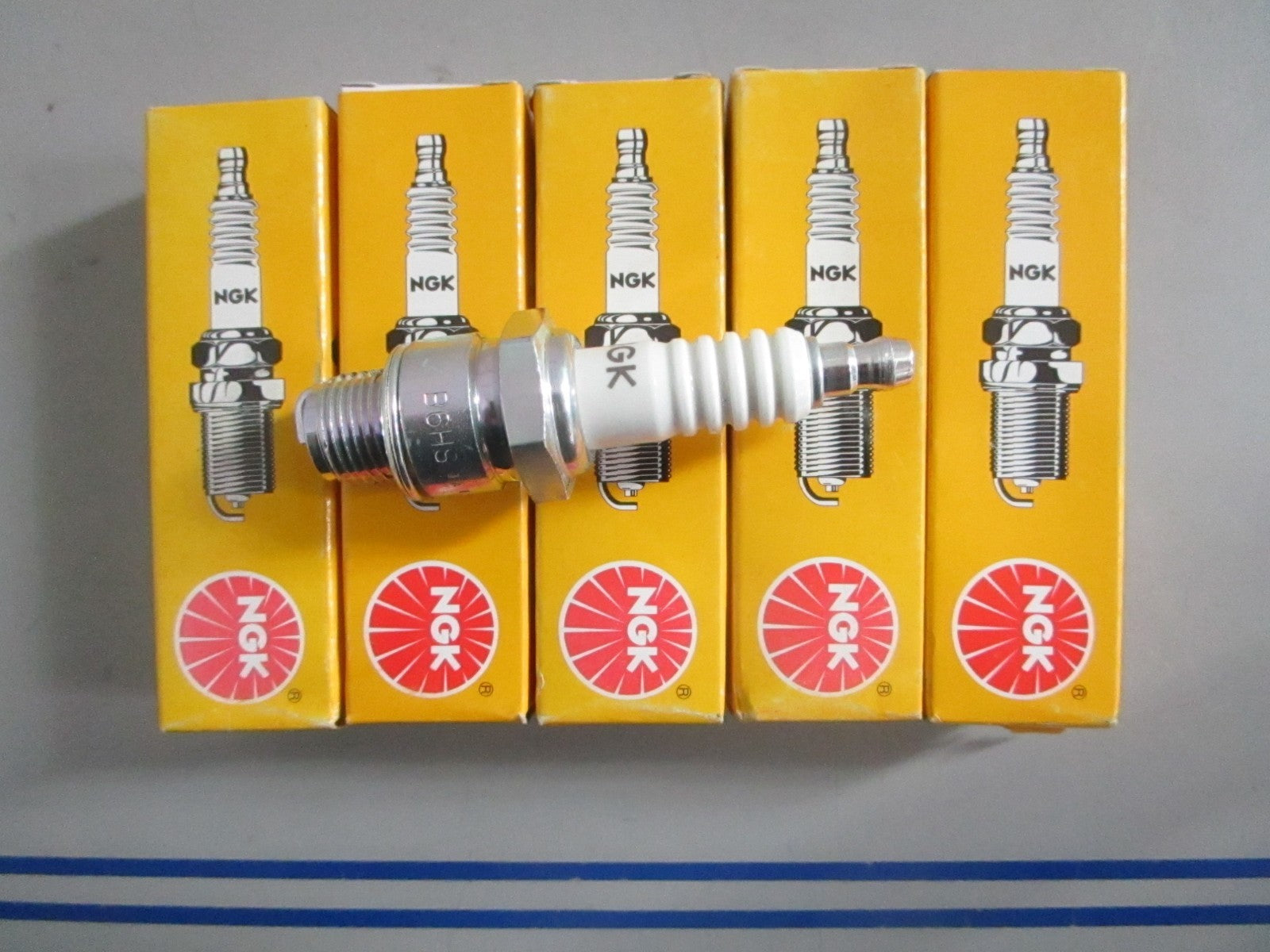 NEW OEM (LOT OF 5) B6HS-10 NGK Spark Plug 0820