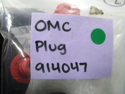 NEW OEM 914047 0914047 OMC Johnson Evinrude Plug 0810