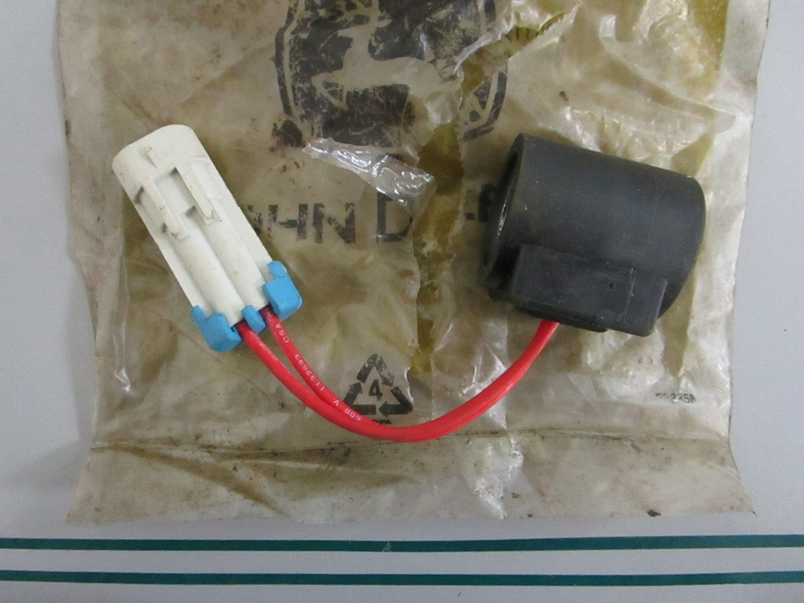 John Deere KV15397 12V Solenoid Valve Coil Skid Steer 240 317 320 NEW OEM 0820