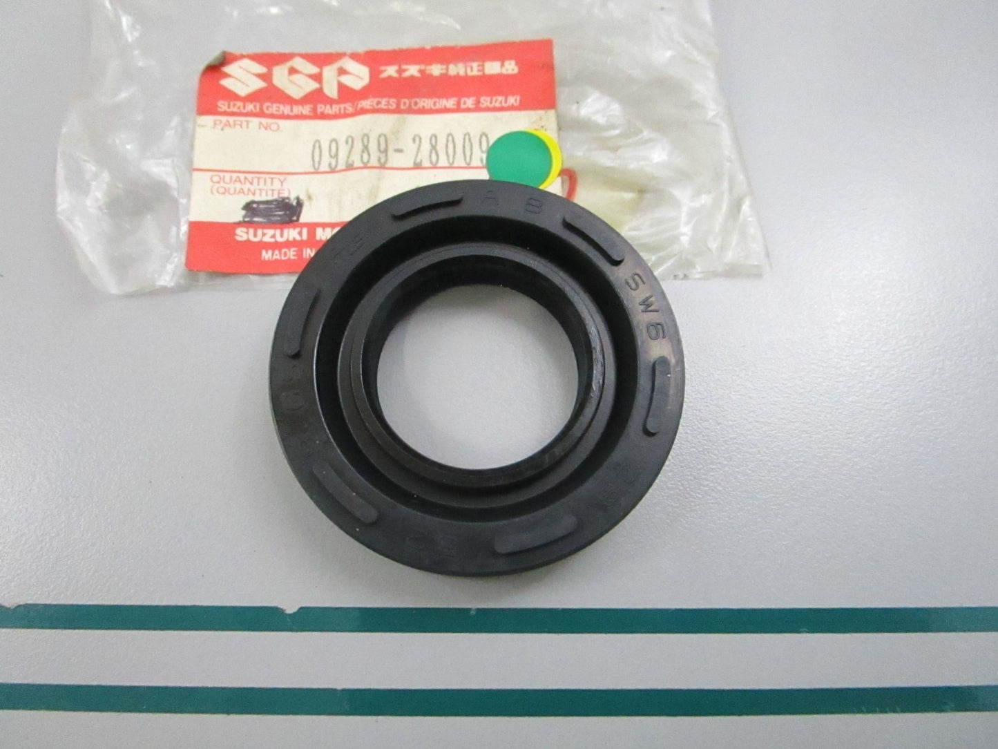 NEW OEM 09289-28009 Suzuki Seal 0810