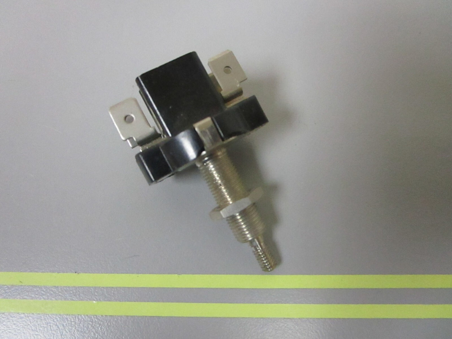 *NEW OEM* 0810 Volvo Penta Switch 819079