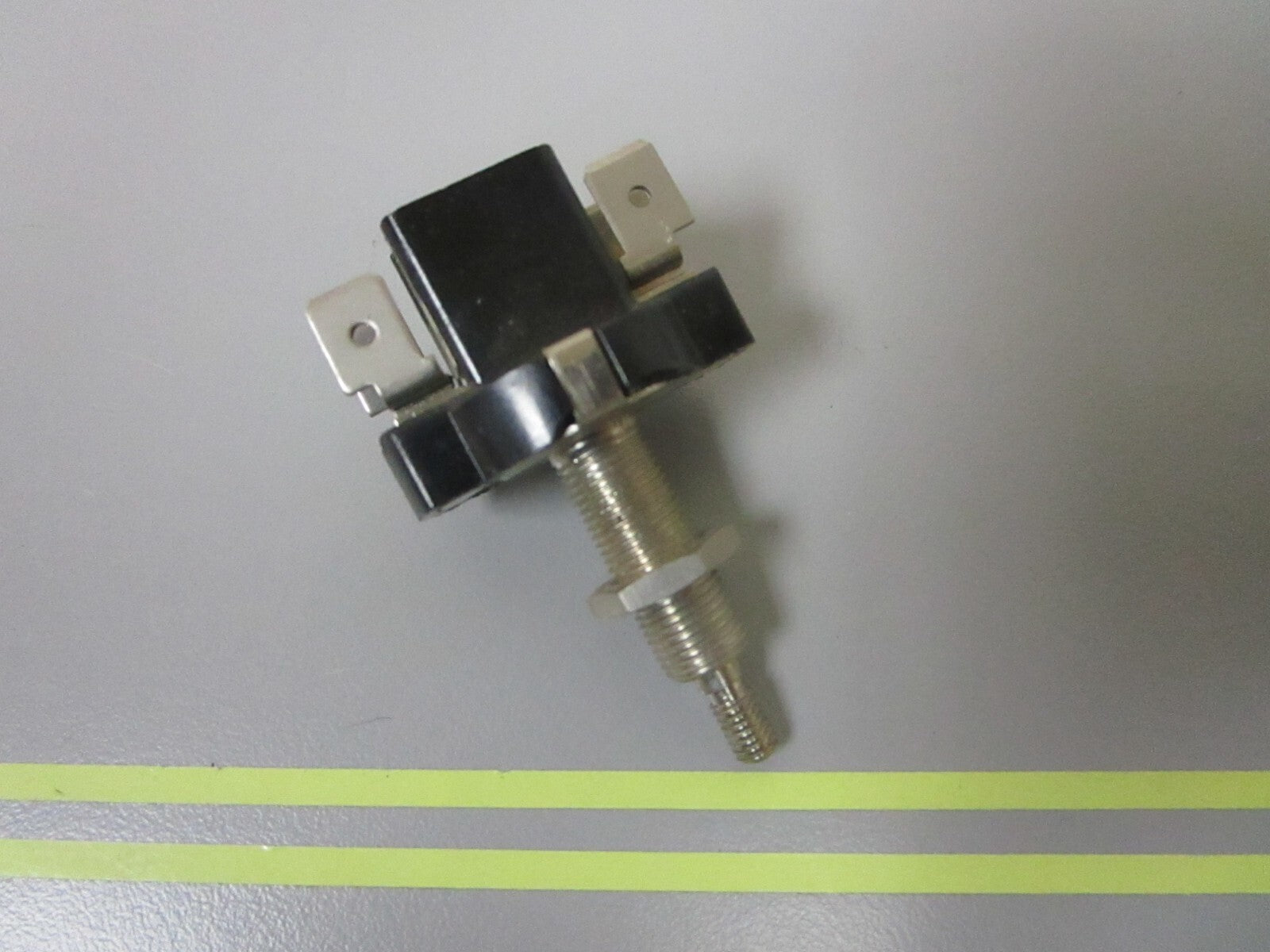 *NEW OEM* 0810 Volvo Penta Switch 819079