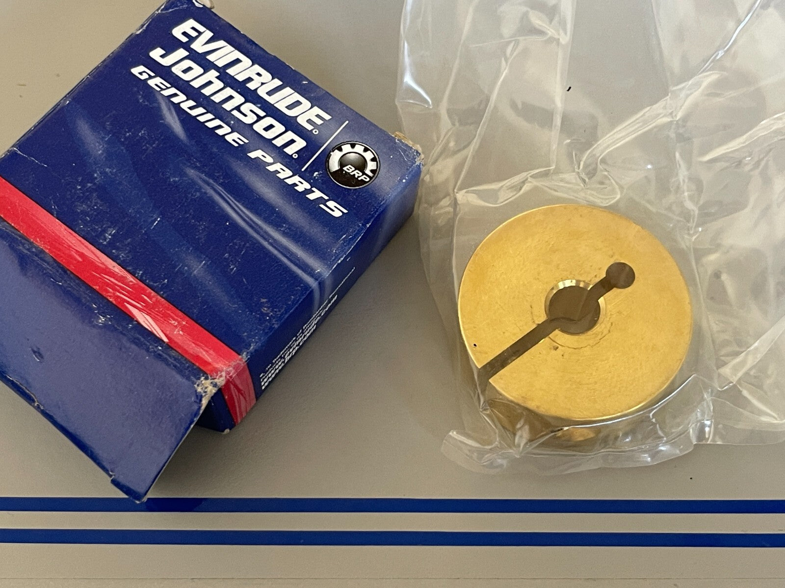 *NEW OEM* 0810 OMC Johnson Evinrude Exhaust Valve Shaft Collar 354343 0354343