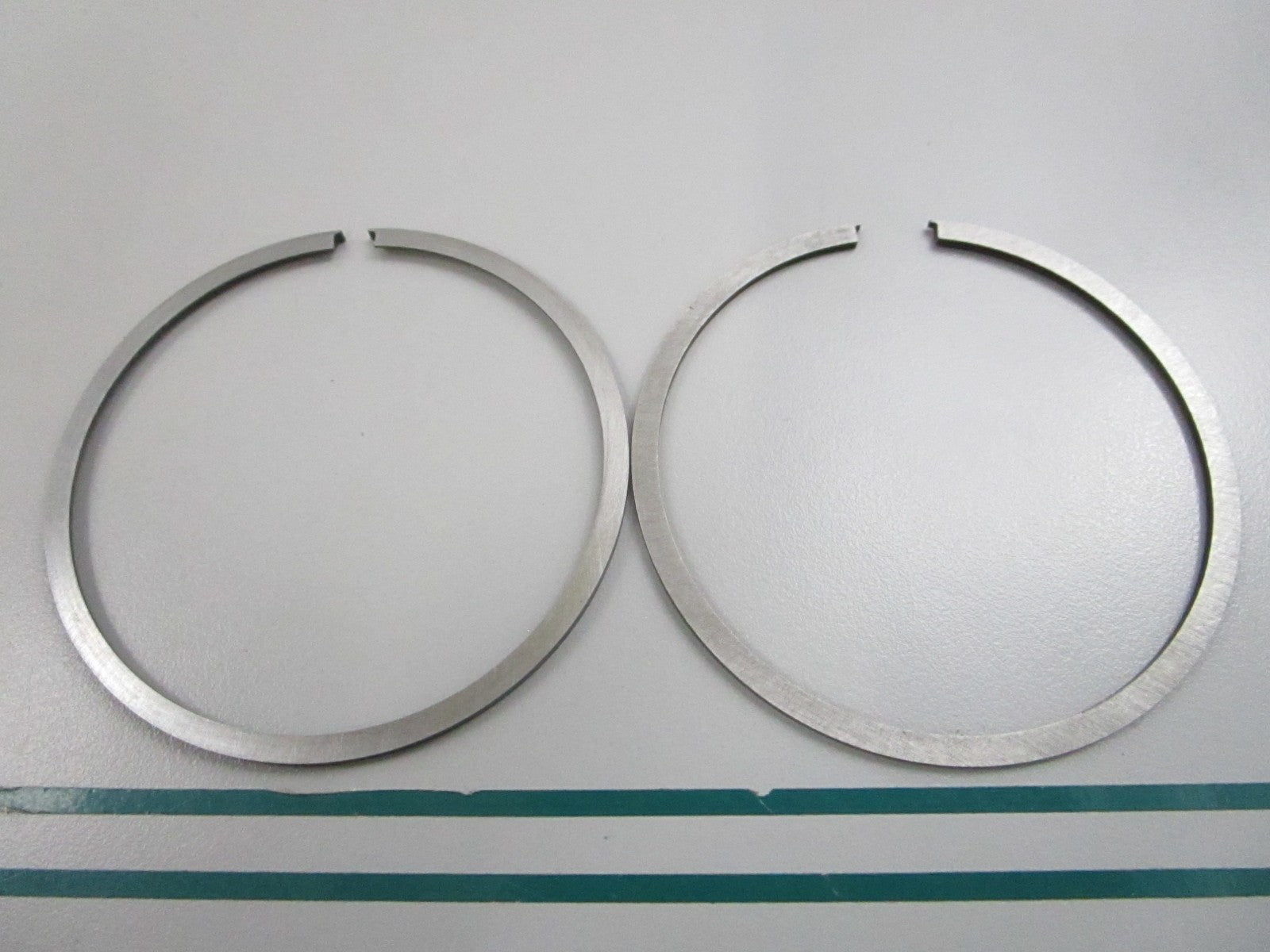 NEW OEM 384315 0384315 OMC Johnson Evinrude 2 Piston Ring Set 0810