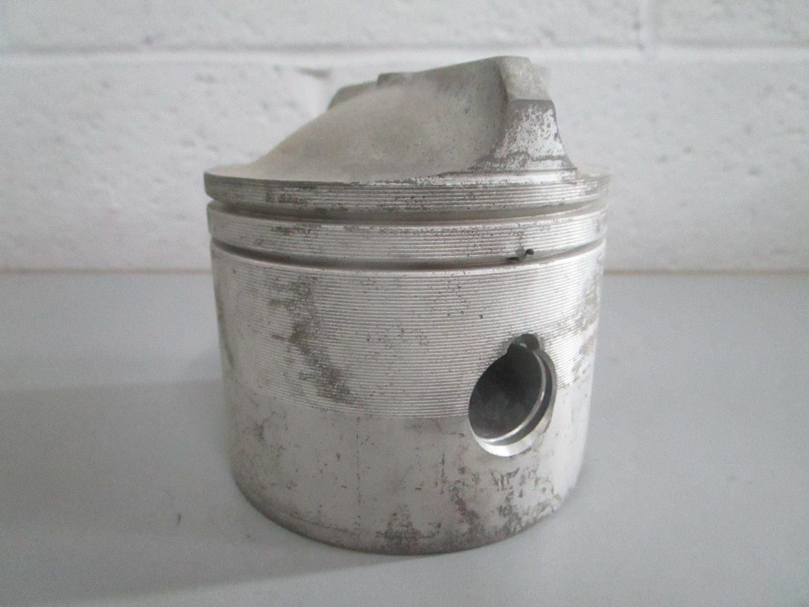 NEW OEM OMC Johnson Evinrude 390983 0390983 .030 Piston 0820
