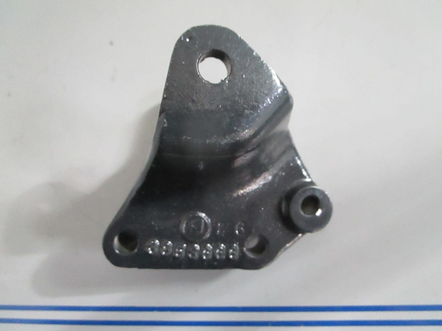 *NEW OEM* 0820 Volvo Penta Mount Bracket 3853666