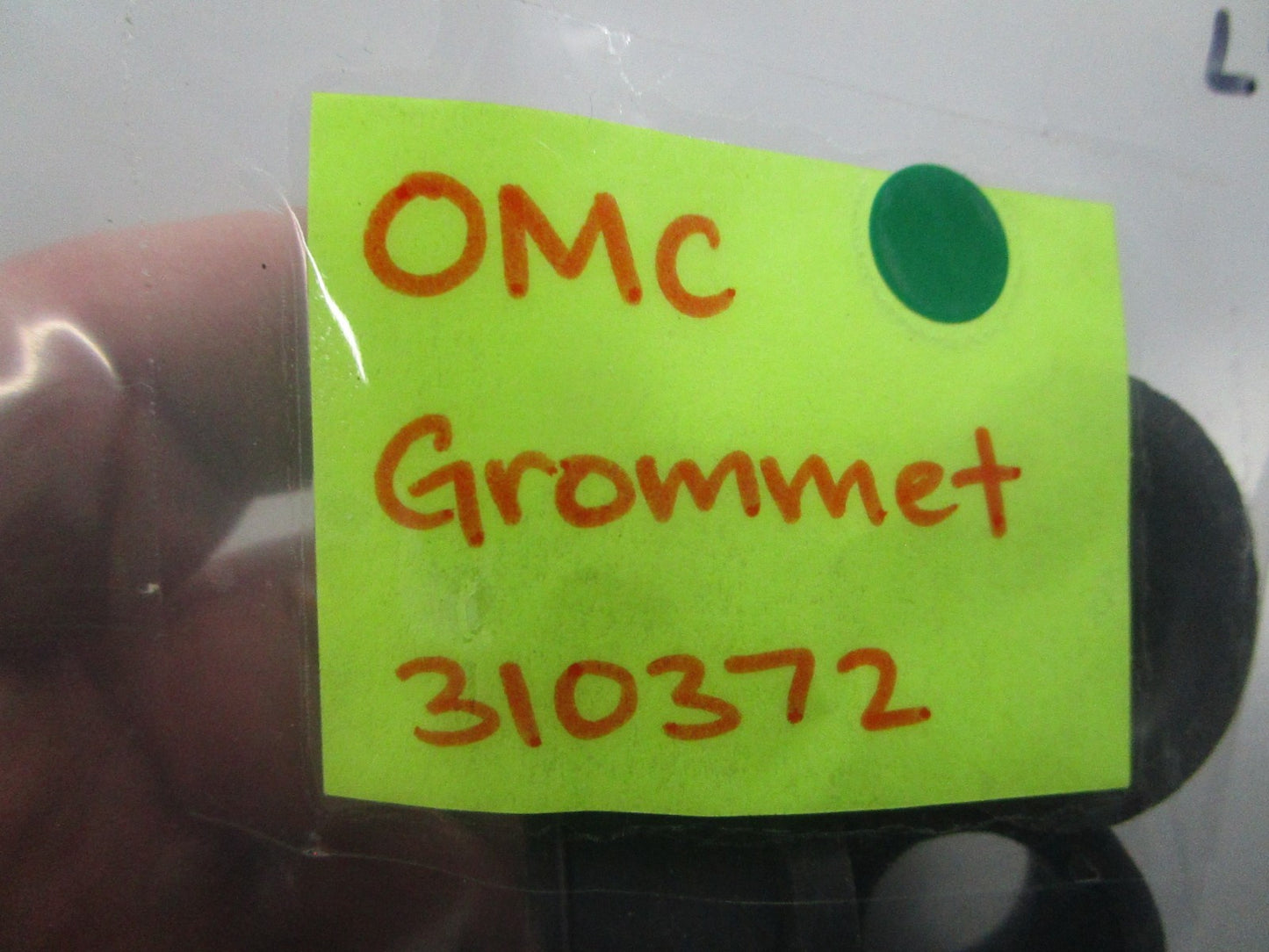 NEW OEM (LOT OF 4) 310372 0310372 OMC Johnson Evinrude Grommet 0810