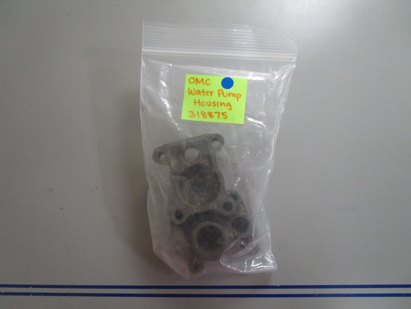 *NEW OEM* 0770 OMC Johnson Evinrude Water Pump Housing 318875 0318875