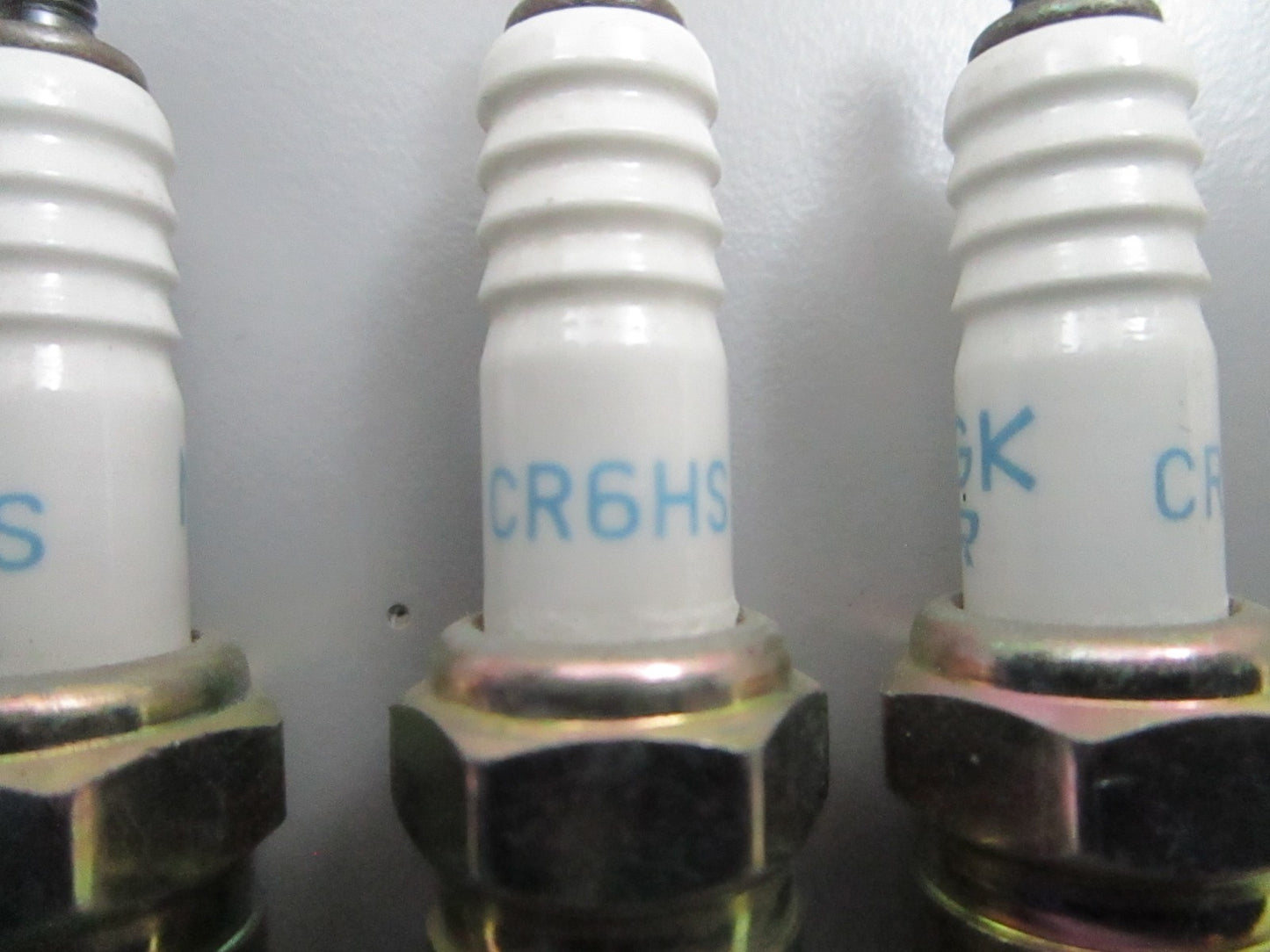 *NEW* (LOT OF 4) 0810 NGK Spark Plug CR6HS