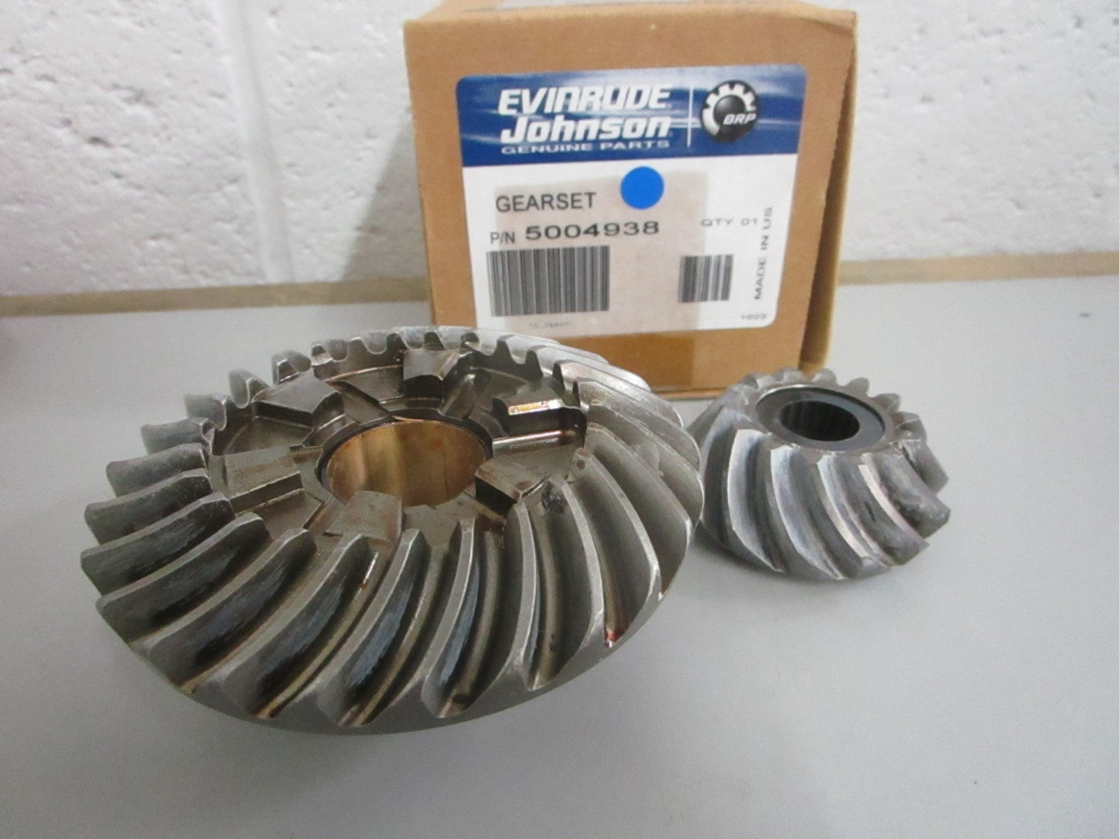 *NEW OEM* 0820 OMC Johnson Evinrude Gear Set 5004938