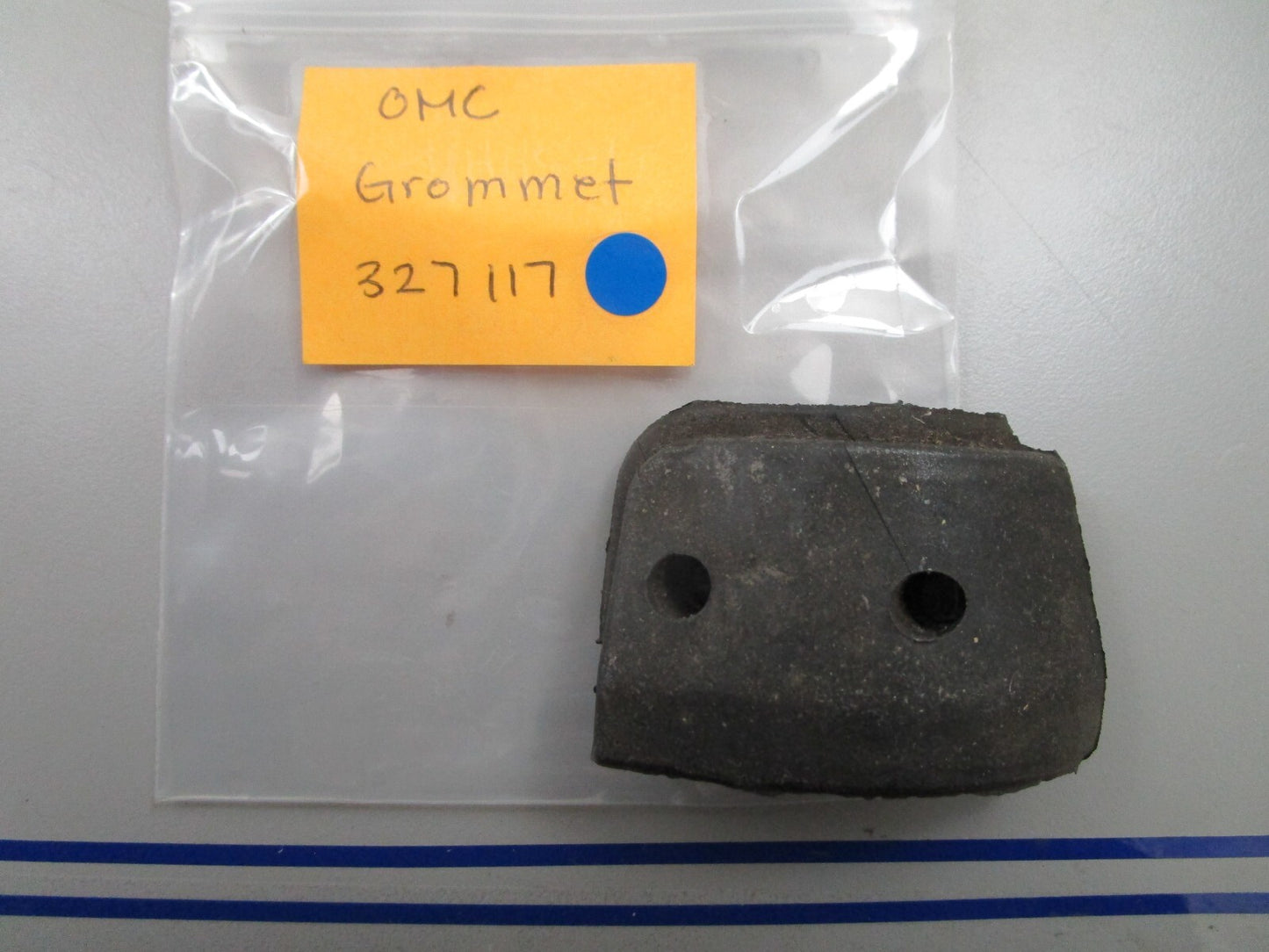 *NEW OEM* 0810 OMC Johnson Evinrude Grommet 327117 0327117