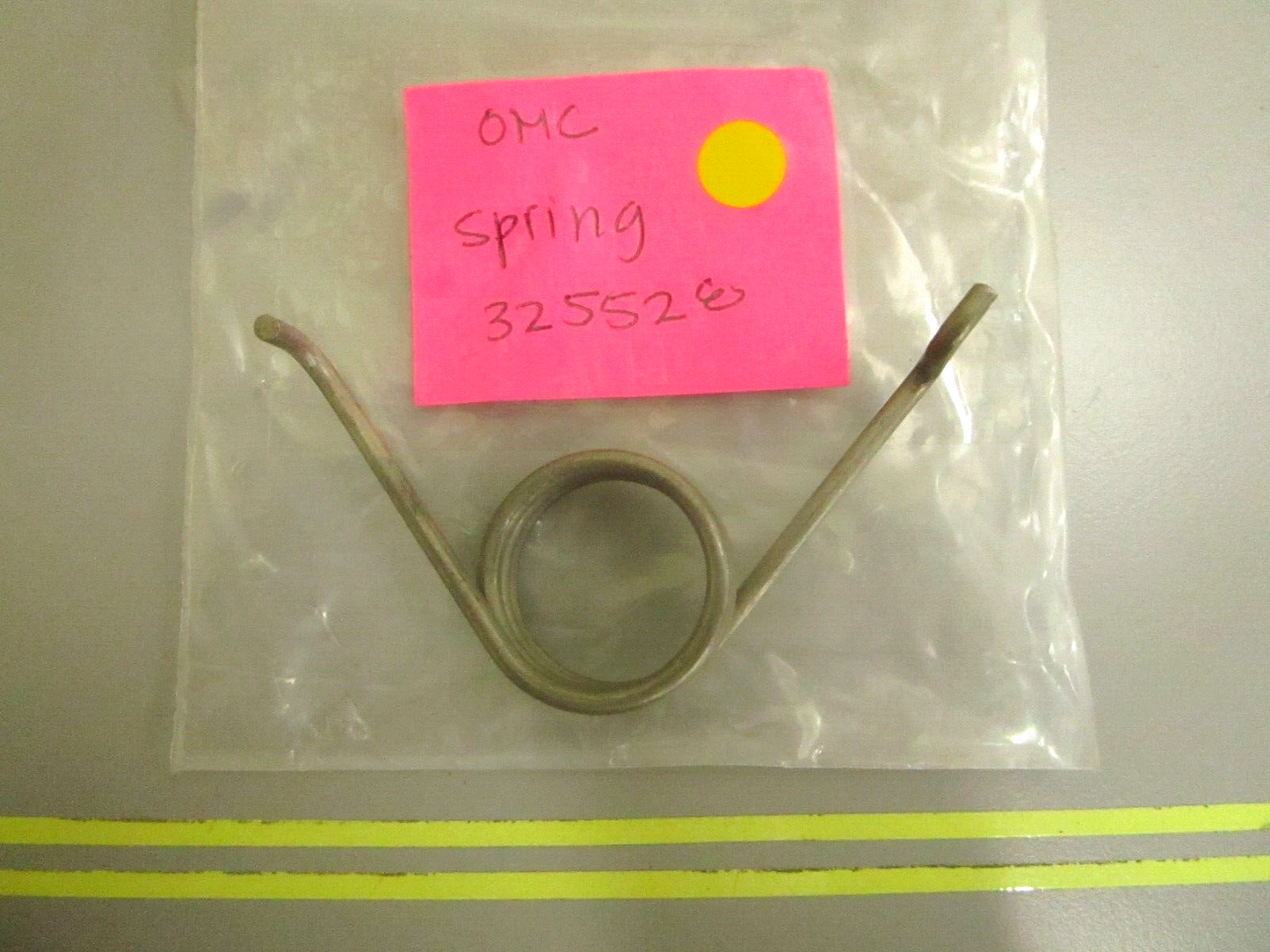 *NEW OEM* 0750 OMC Johnson Evinruide SPRING 325528 0325528