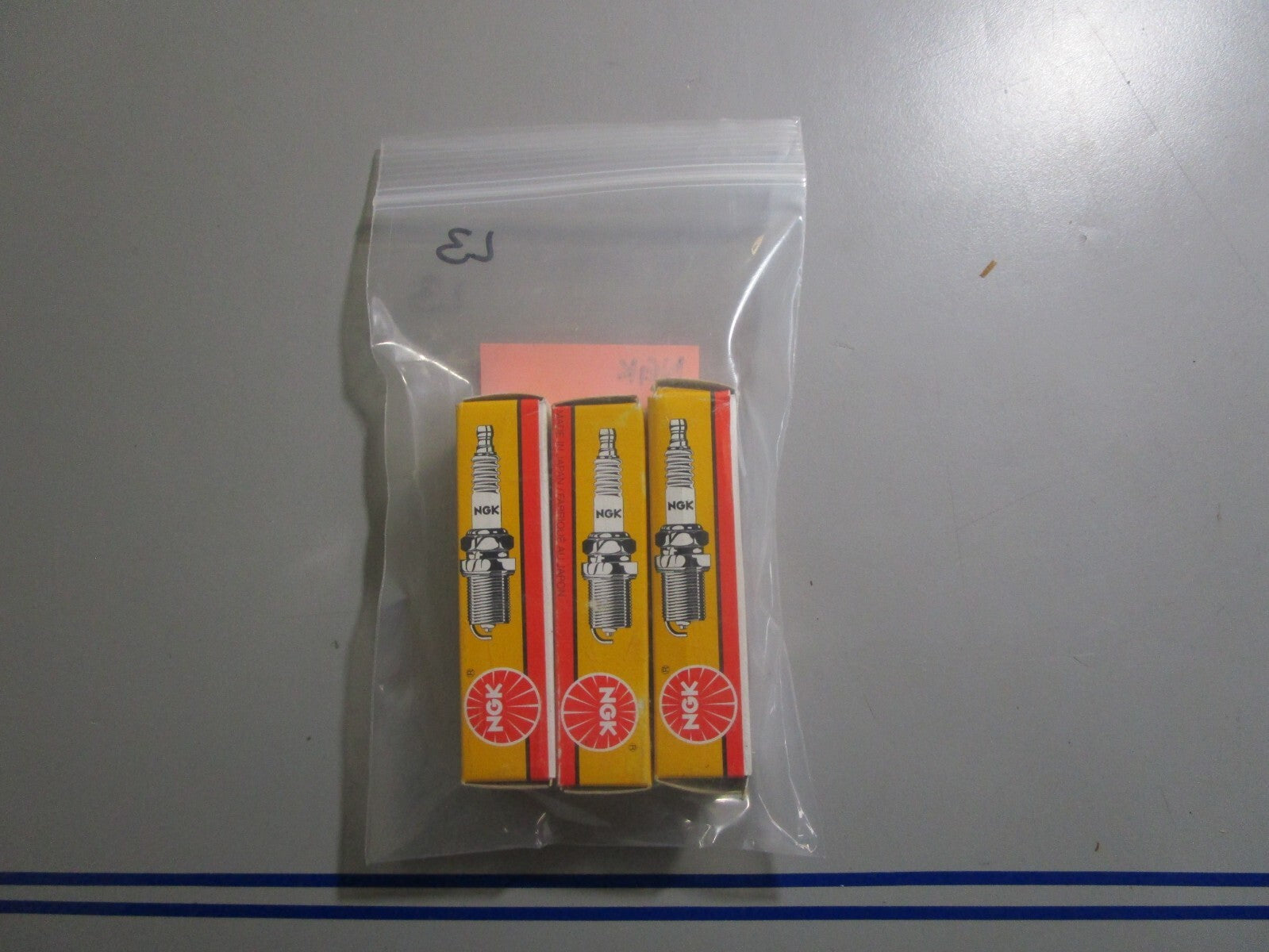 *NEW* (LOT OF 3) 0810 NGK Spark Plug DPR6EB-9