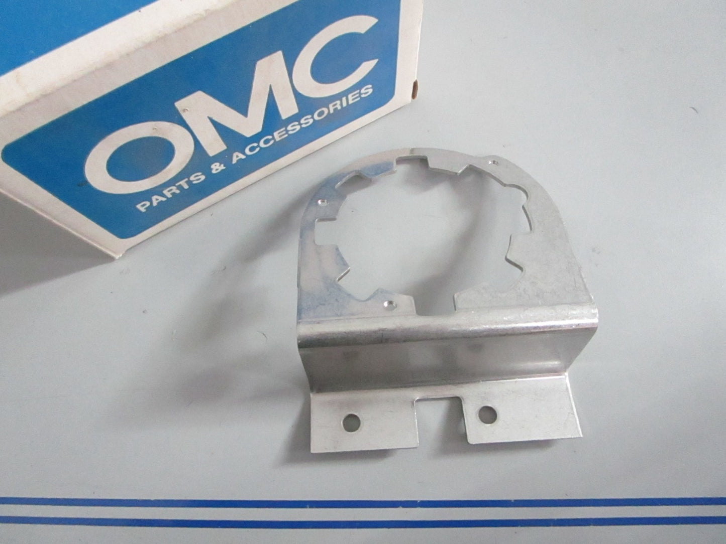 NEW OEM 331122 0331122 OMC Johnson Evinrude Bracket 0820