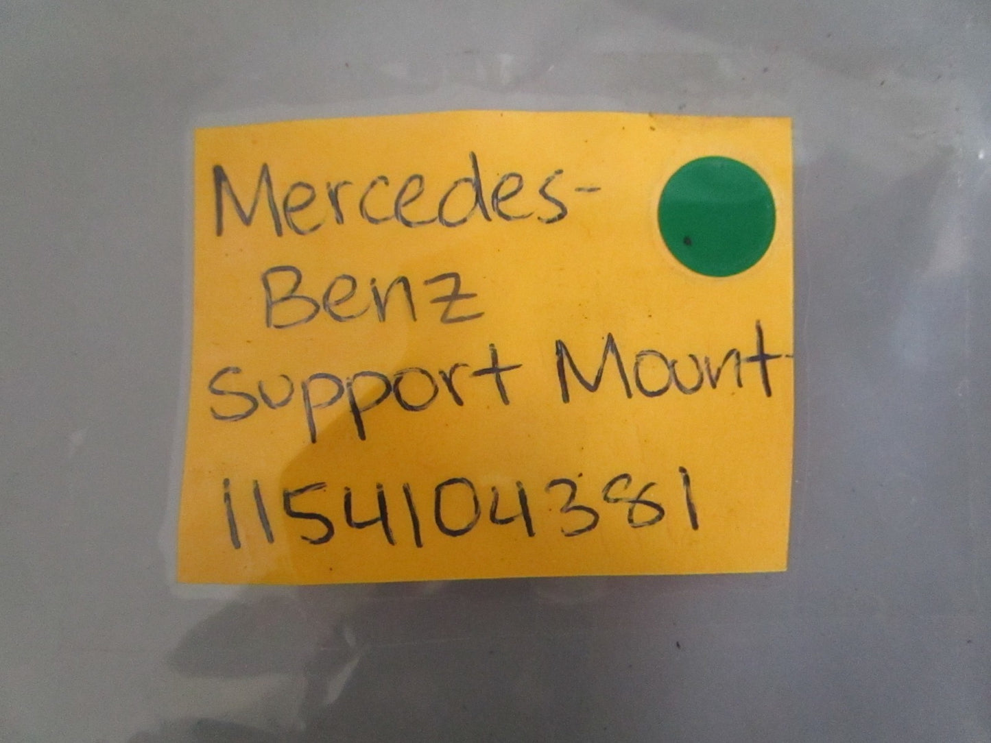NEW OEM 1802620105 Mercedes-Benz Support Mount 0820