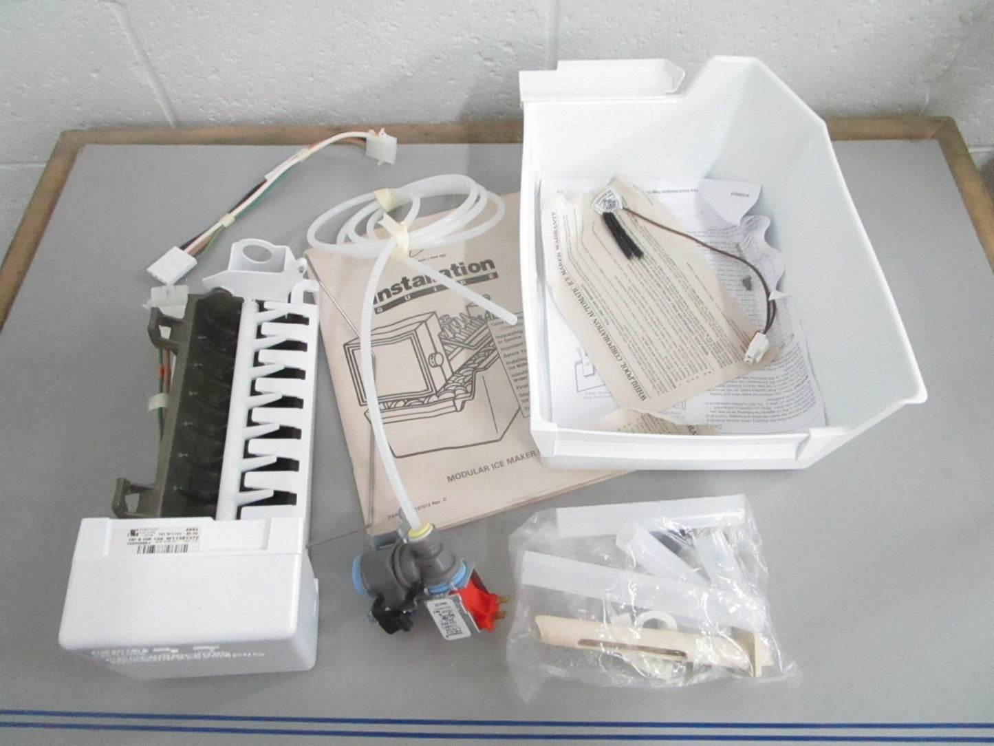 *NEW OEM* 0820 Whirlpool Ice Maker Kit ECKMF95