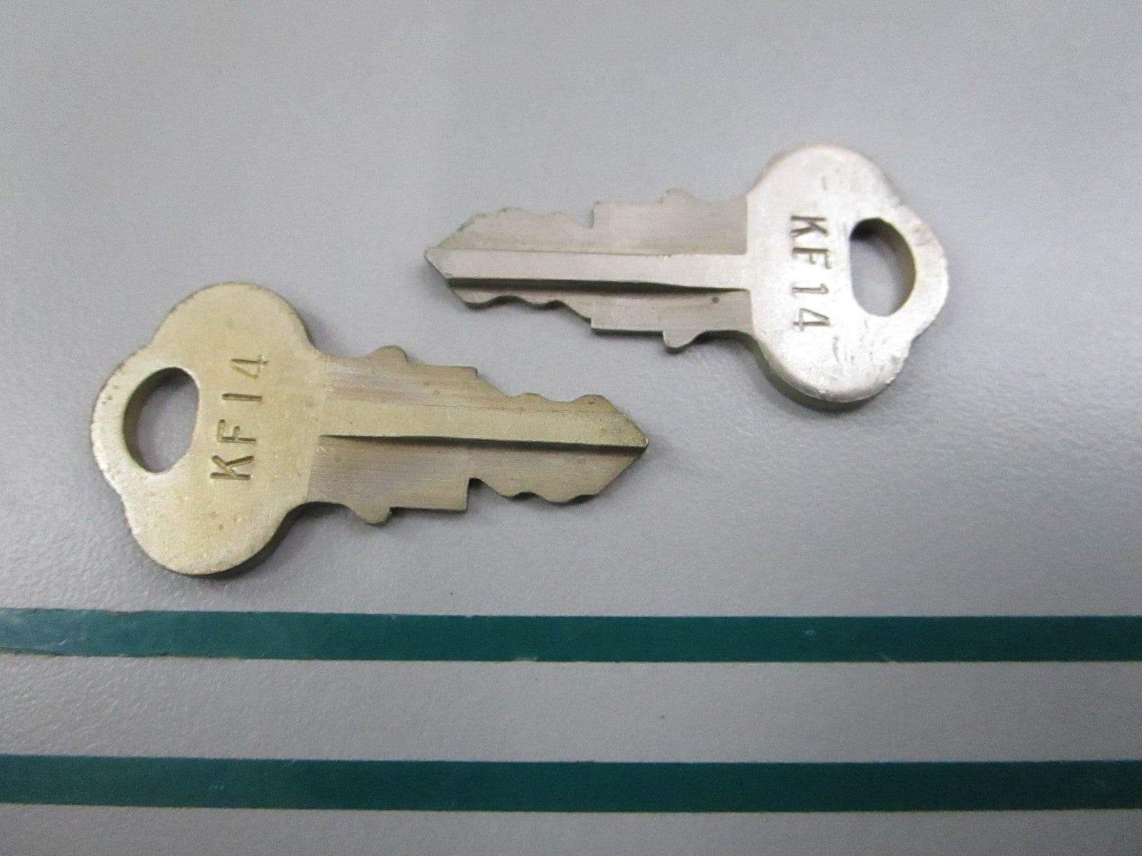 NEW OEM (LOT OF 2) 501529 0501529 OMC Johnson Evinrude KF 14 Ignition Key 0810